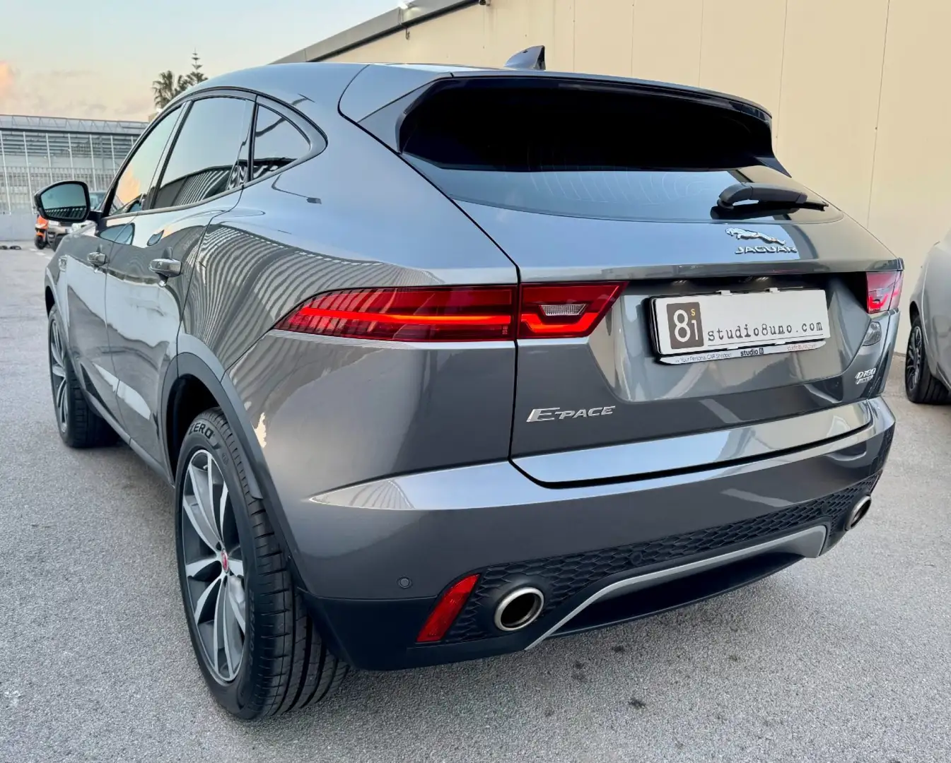 Jaguar E-Pace 2.0D 180 CV AWD aut. HSE Gris - 2