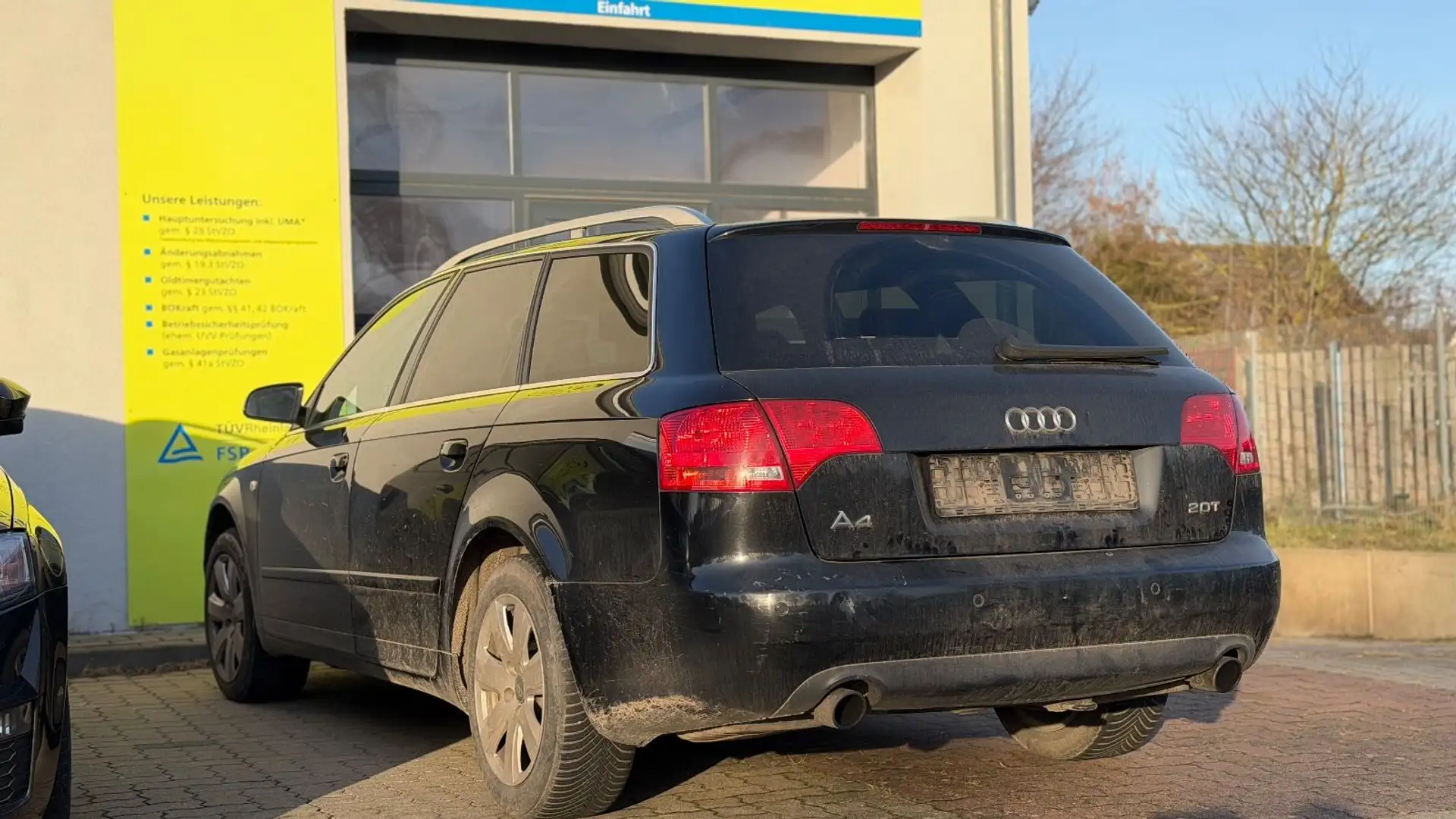 Audi A4 Avant 2.0 TFSI/SportStz/Leder/TÜV 07/2027 Schwarz - 2