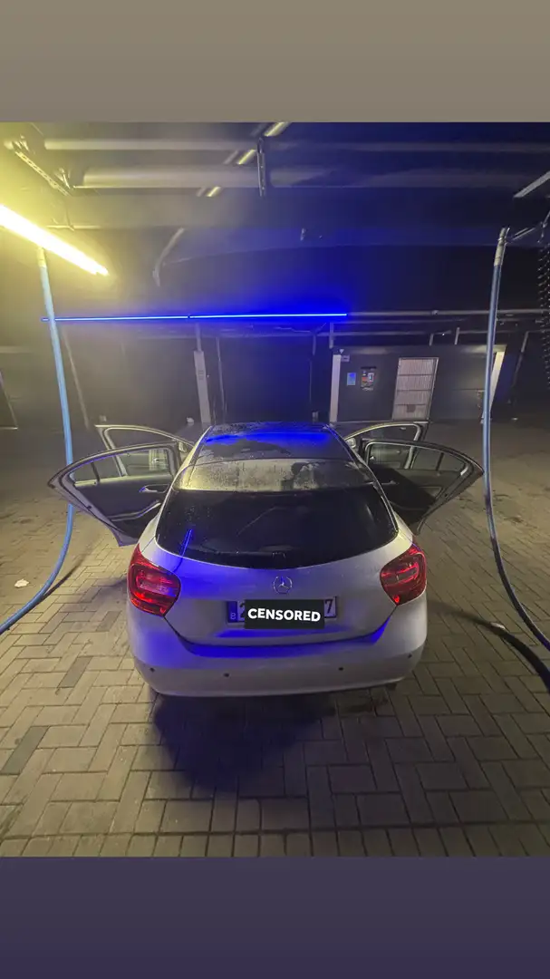 Mercedes-Benz A 180 BlueEFFICIENCY moteur mercedes ! Argent - 2