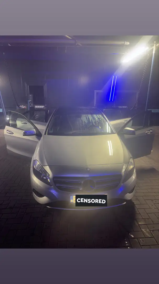 Mercedes-Benz A 180 BlueEFFICIENCY moteur mercedes ! Argent - 1