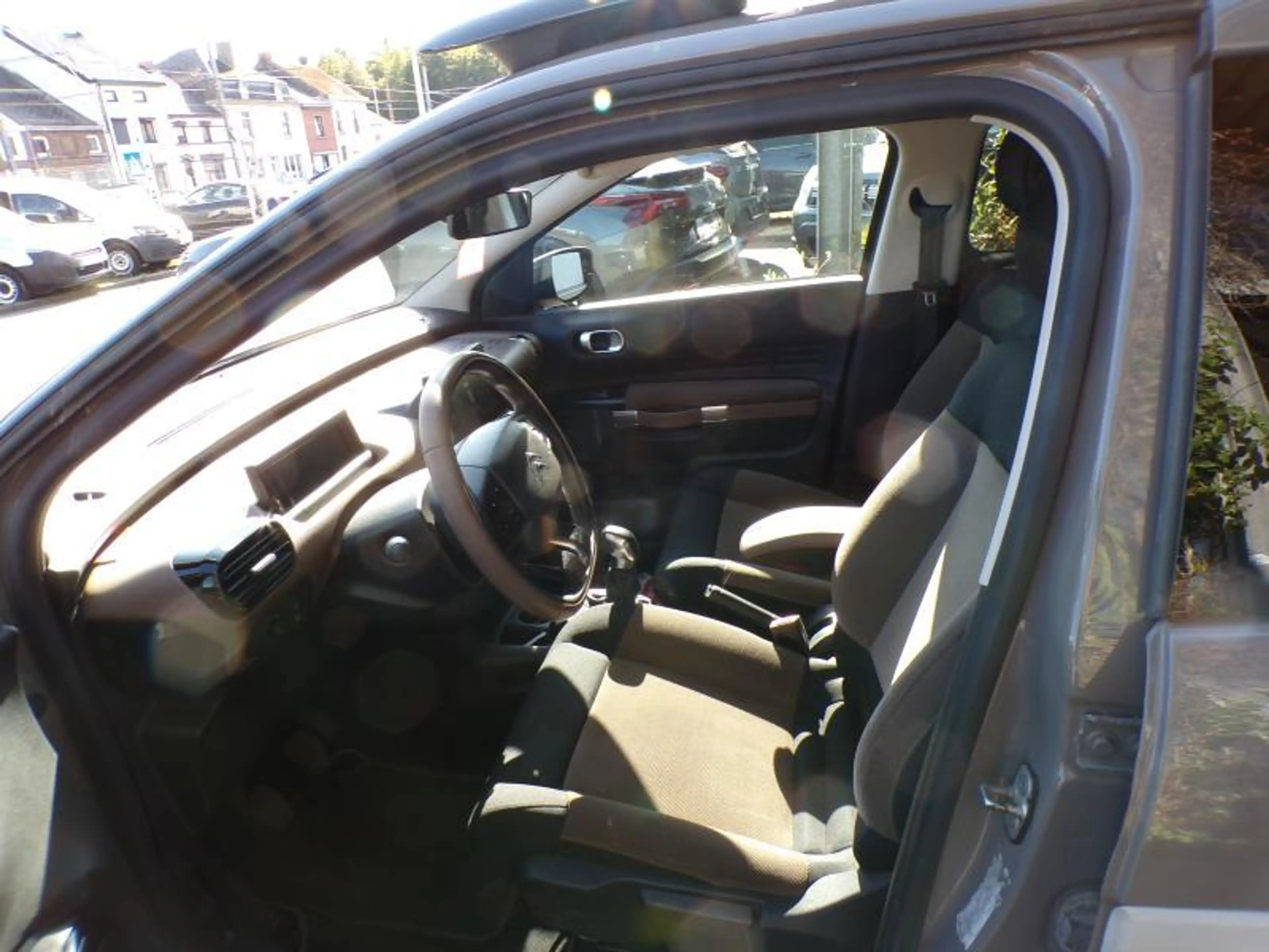 Citroen C4 Cactus 1.2 82cv Brun 06/15 Airco GPS Bluetooth USB Cruise — photo 7