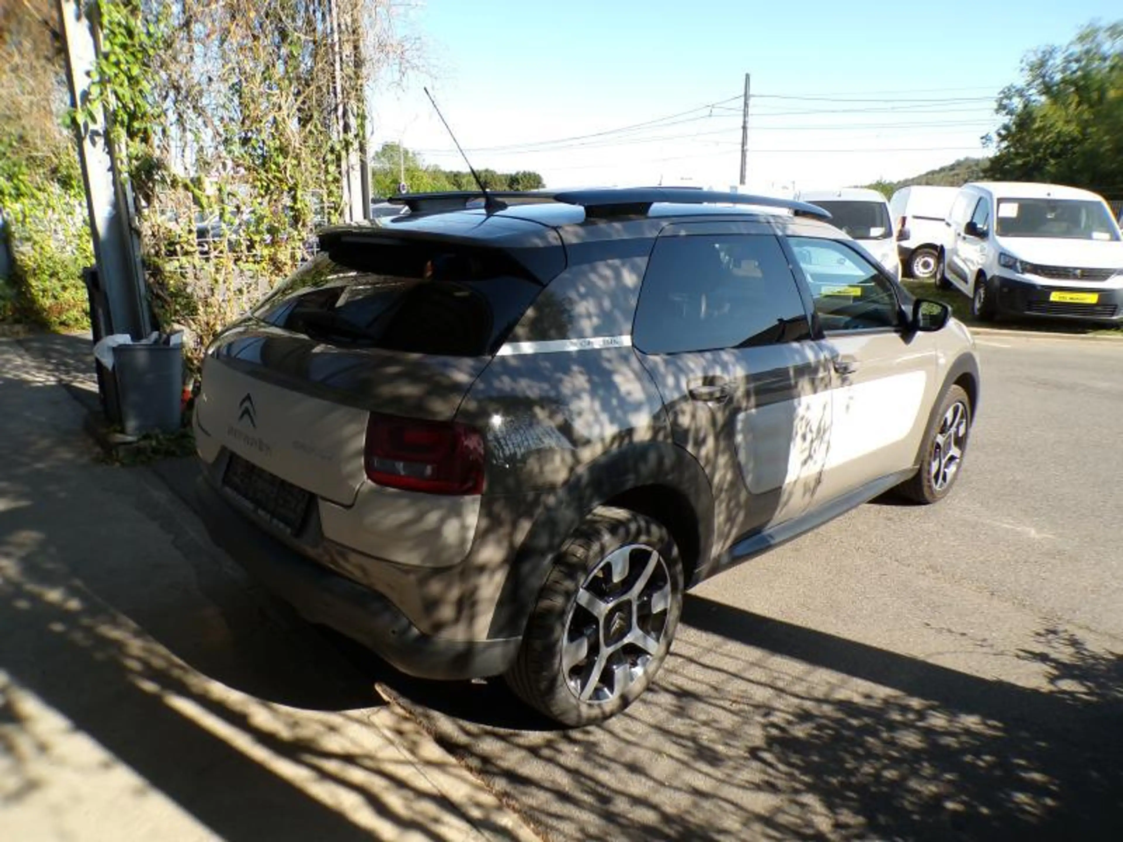Citroen C4 Cactus 1.2 82cv Brun 06/15 Airco GPS Bluetooth USB Cruise — photo 4
