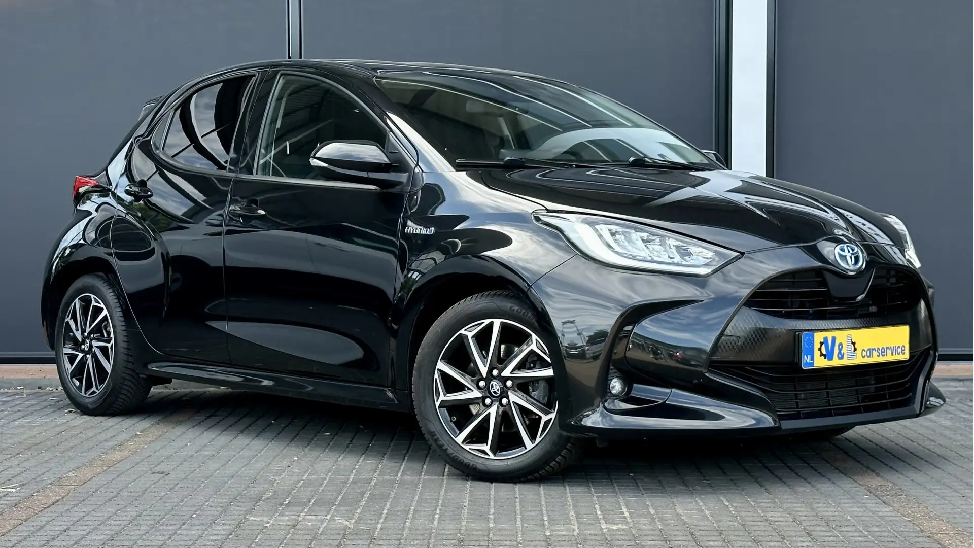 Toyota Yaris 1.5 Hybrid Dynamic / Carplay / Stoelverw. / Camera Zwart - 1