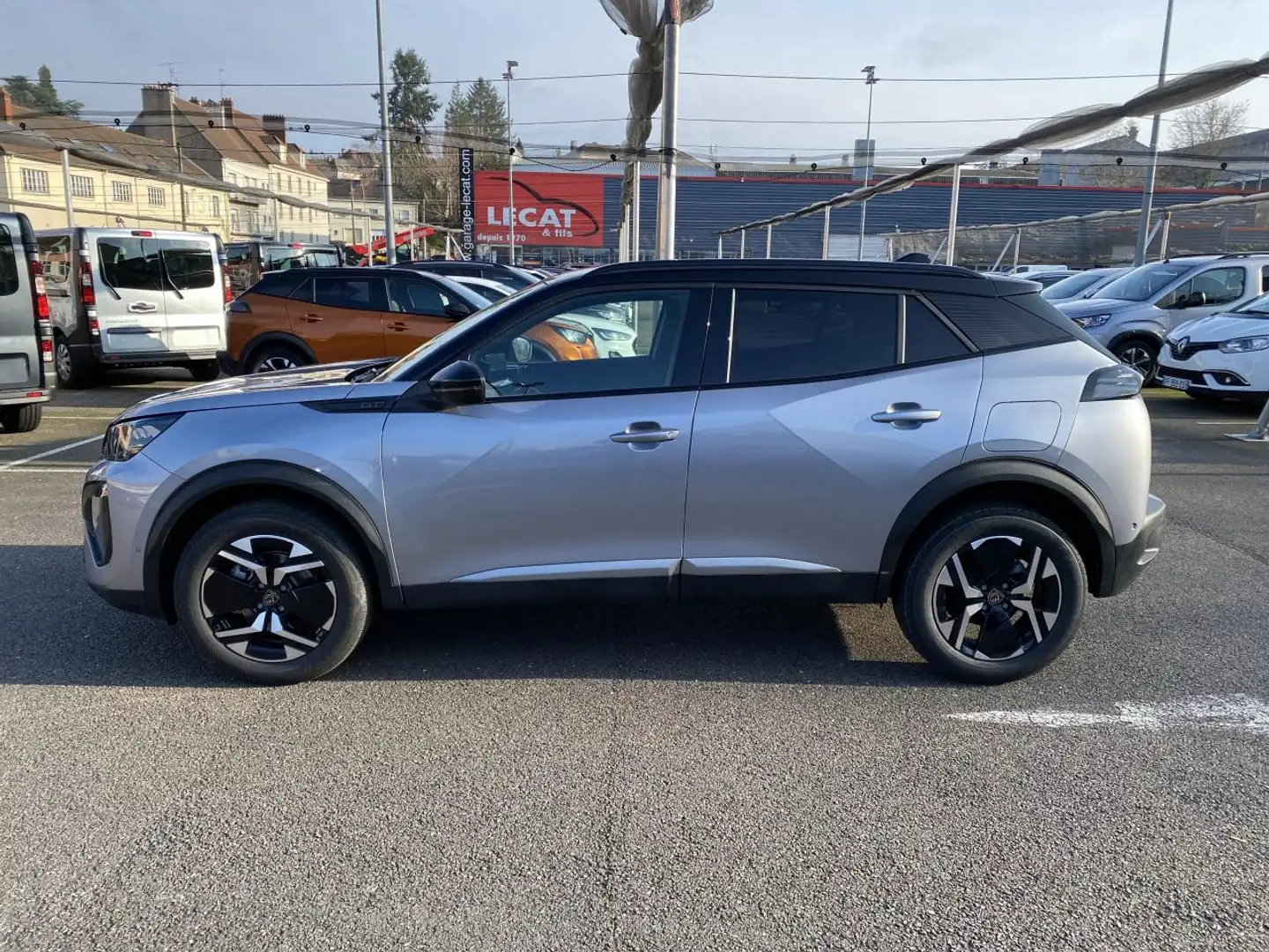 Peugeot 2008 II (2) 1.2 HYBRID 145 GT E-DCS6 PACK ALCANTARA / T Gris - 2