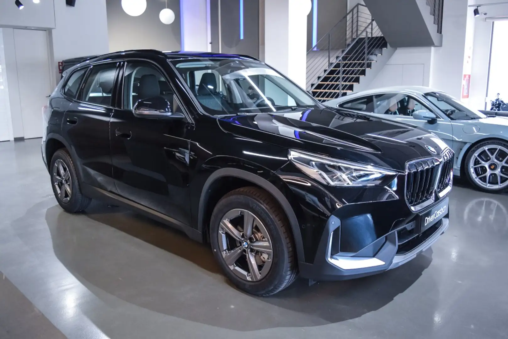 BMW X1 sDrive 18dA Grijs - 1