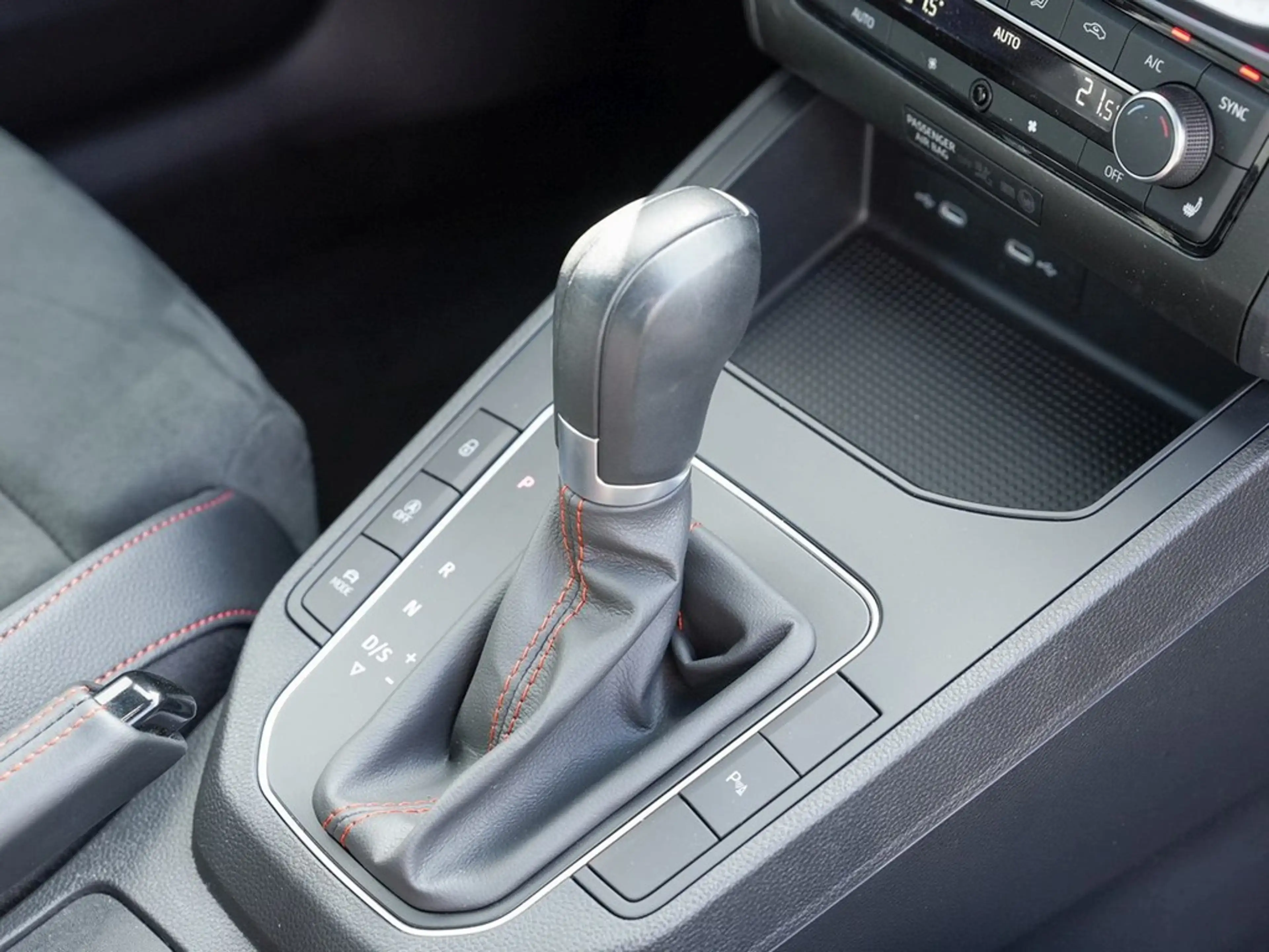 SEAT Ibiza 1.5 TSI DSG FR / Black Edition /LED/Pano — photo 10