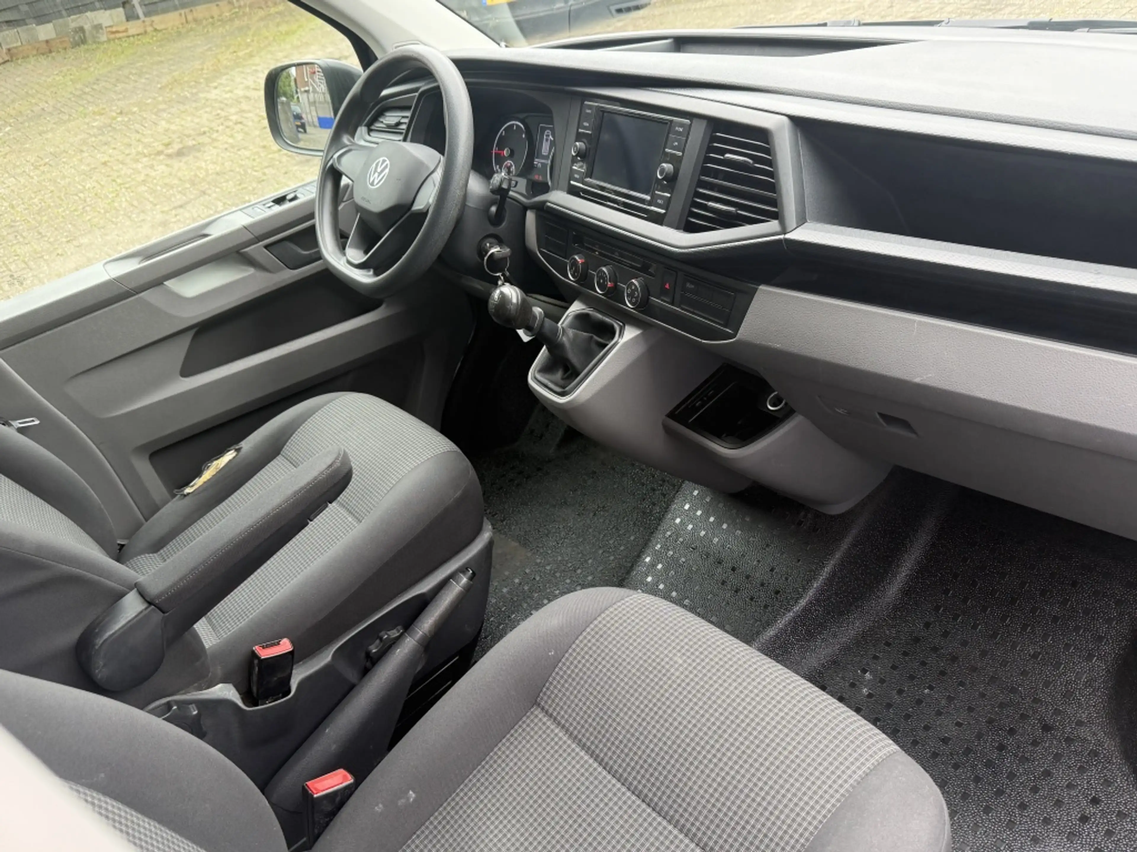 Volkswagen Transporter 2.0 TDI L2H1 Ec.Bus. — photo 8