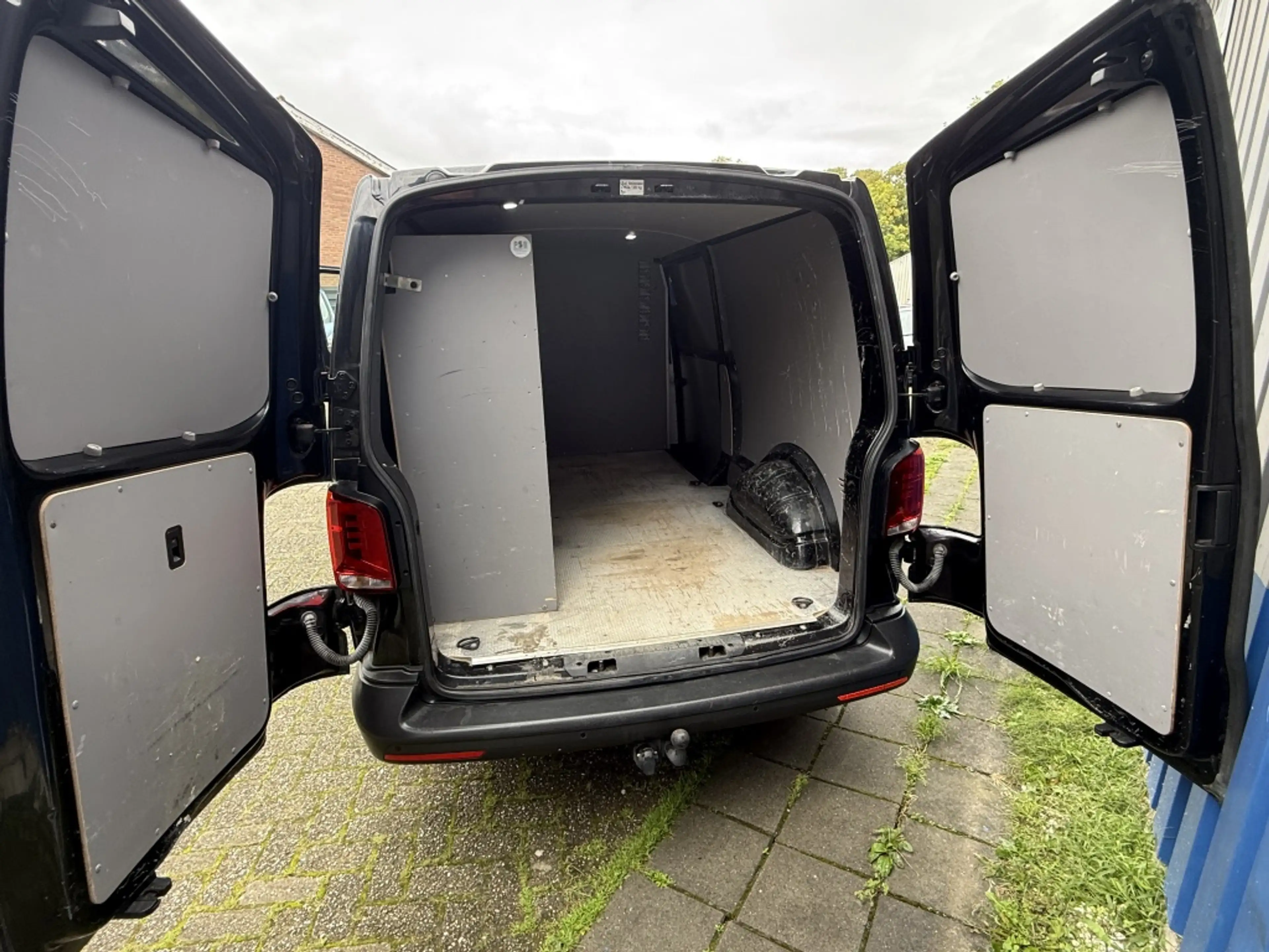 Volkswagen Transporter 2.0 TDI L2H1 Ec.Bus. — photo 11