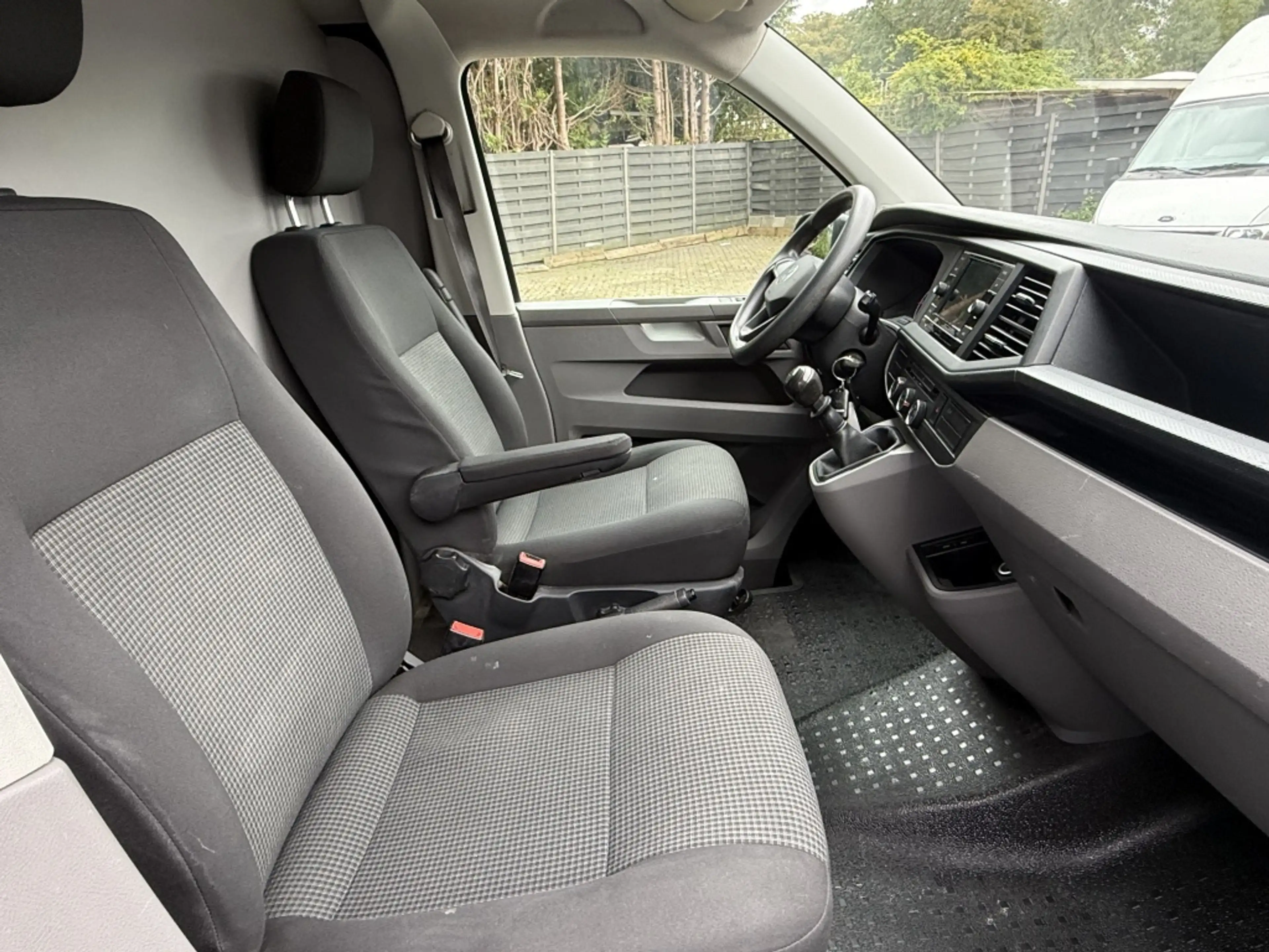 Volkswagen Transporter 2.0 TDI L2H1 Ec.Bus. — photo 13