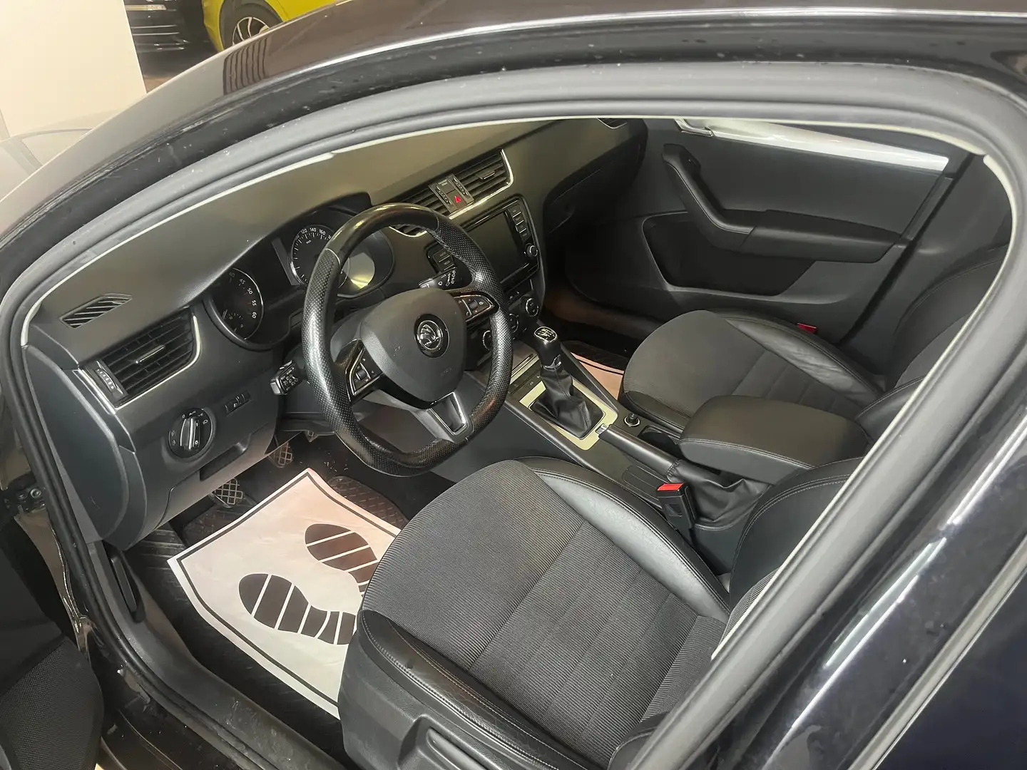 Skoda Octavia Style Schwarz - 2