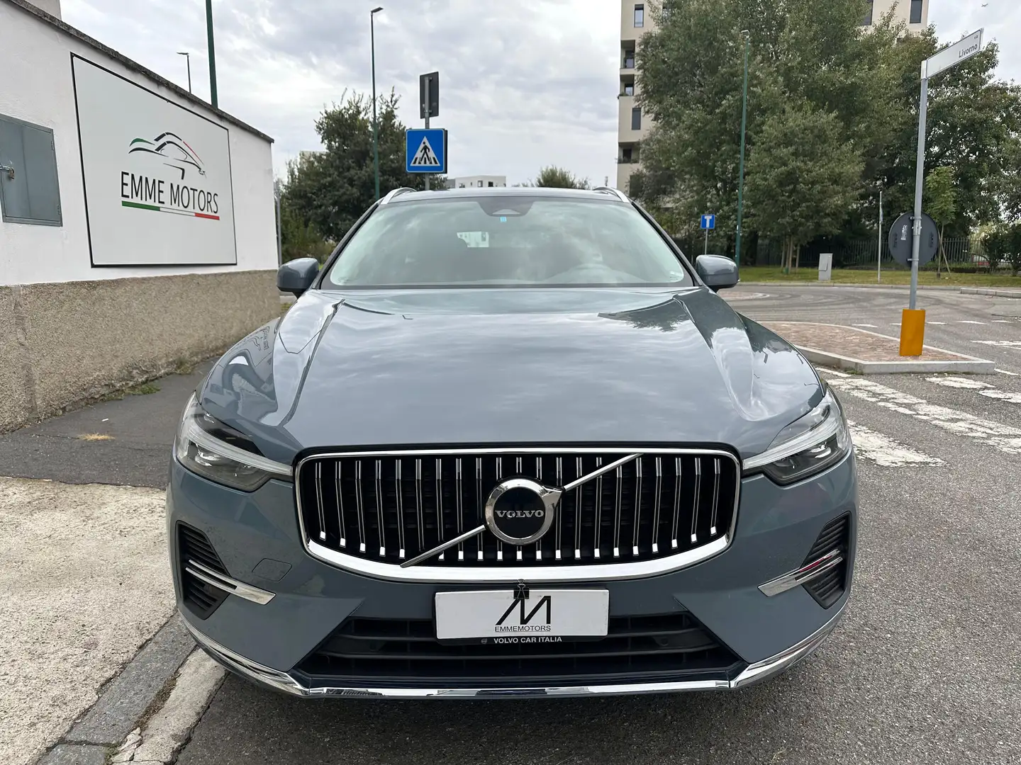 Volvo XC60 2.0 T6 PHEV obc 3,7kW Core awd AUT/NAV/TETTO/CAMER Grijs - 2