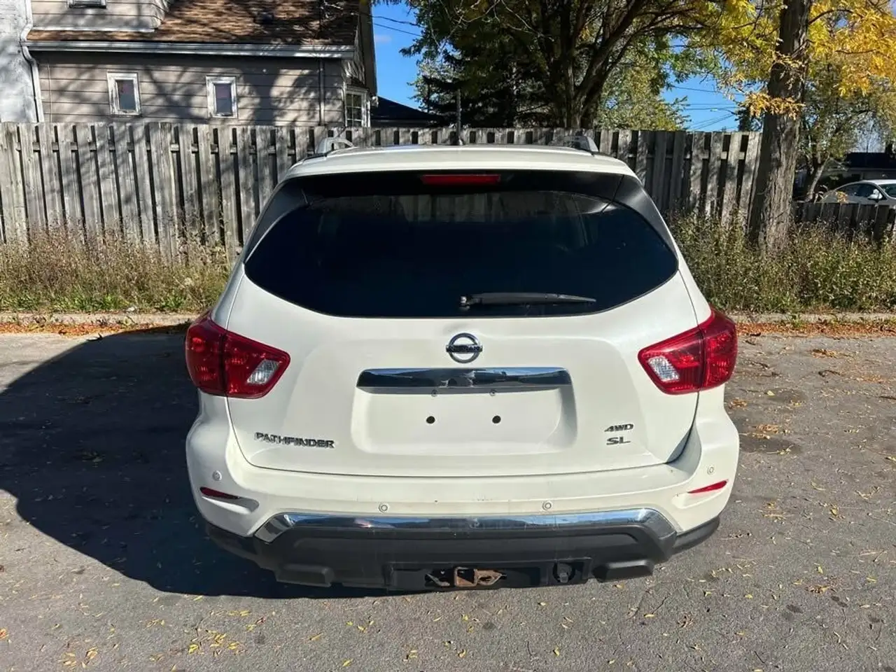 Nissan Pathfinder снимка Nissan Pathfinder