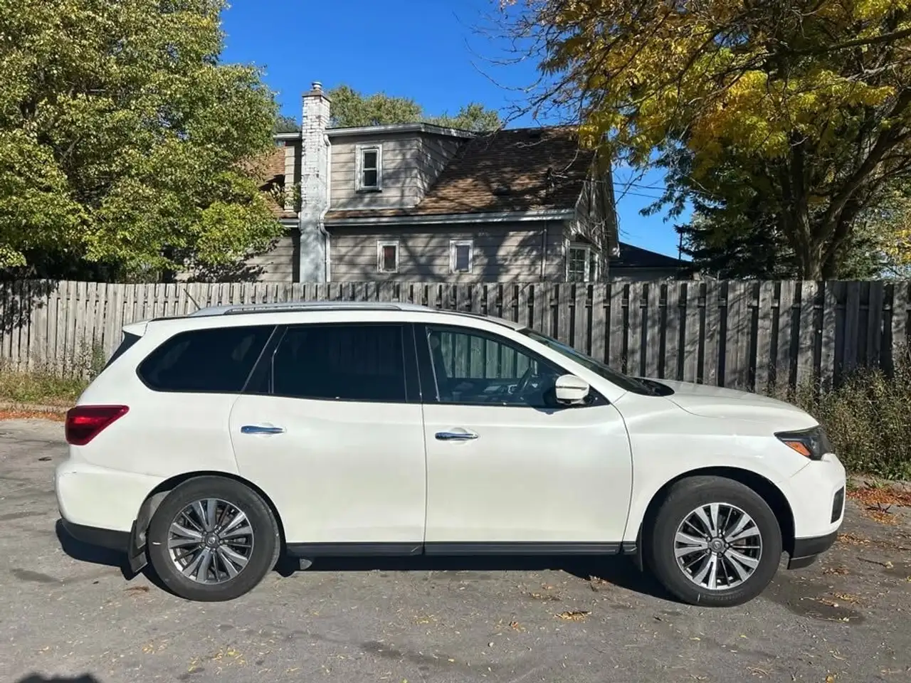 Nissan Pathfinder снимка Nissan Pathfinder