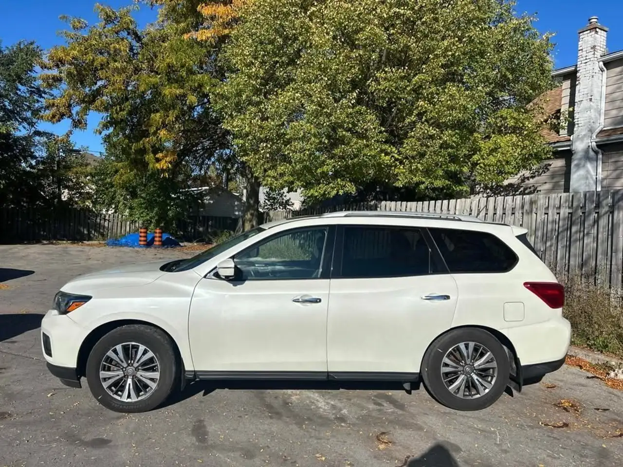 Nissan Pathfinder снимка Nissan Pathfinder