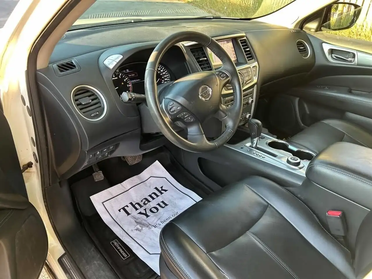 Nissan Pathfinder снимка Nissan Pathfinder
