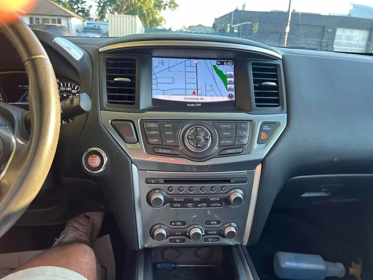 Nissan Pathfinder снимка Nissan Pathfinder