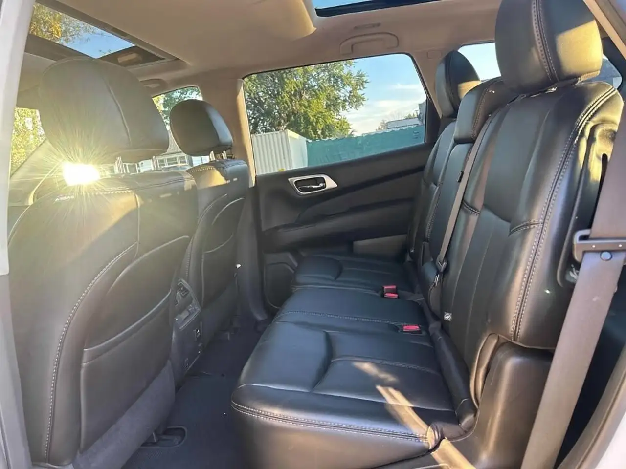 Nissan Pathfinder снимка Nissan Pathfinder