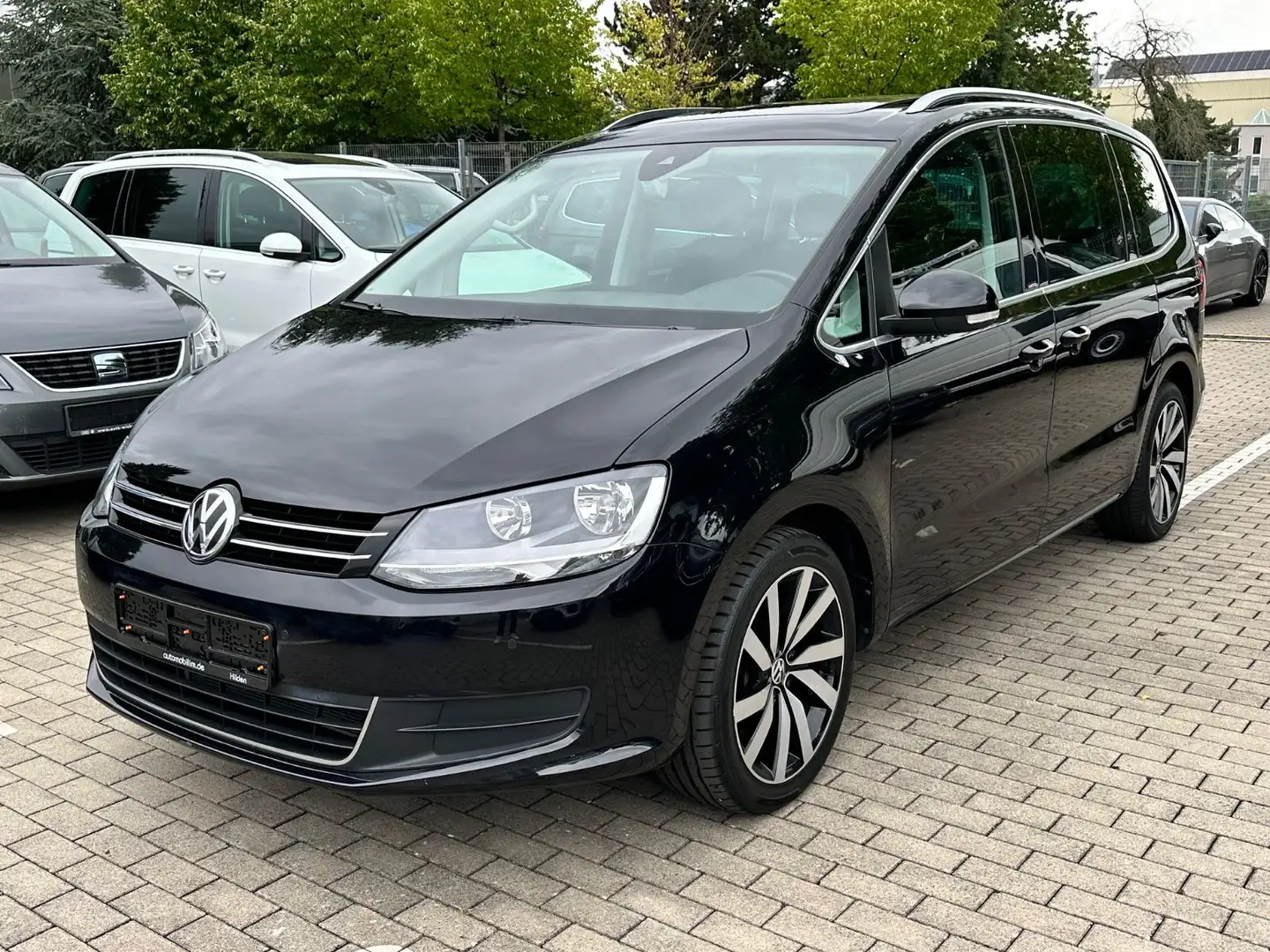 Volkswagen Sharan United 2.0 TDI*DSG*7-Sitz*E-Tür*AHK*Pano* Schwarz - 2