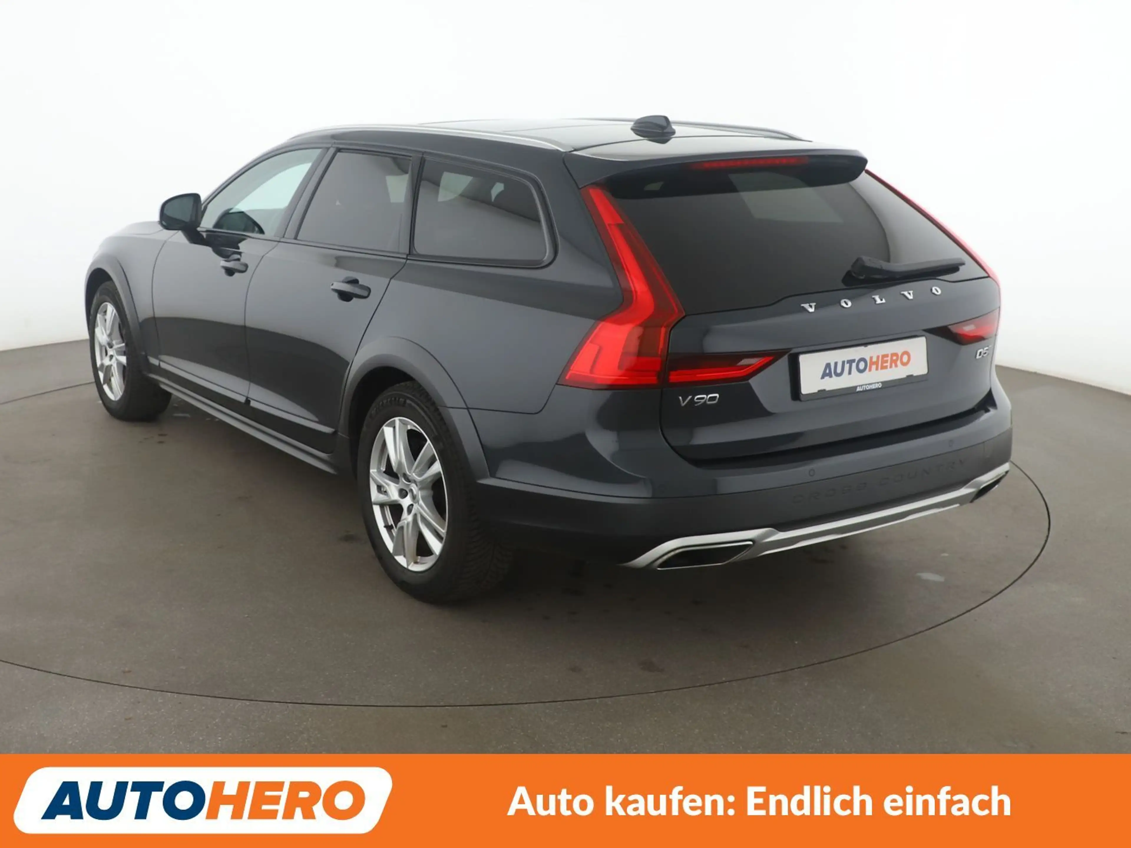 Volvo V90 Cross Country 2.0 D5 Pro AWD Aut.*NAVI*LED*TEMPO*CAM*PDC*SHZ* — photo 4
