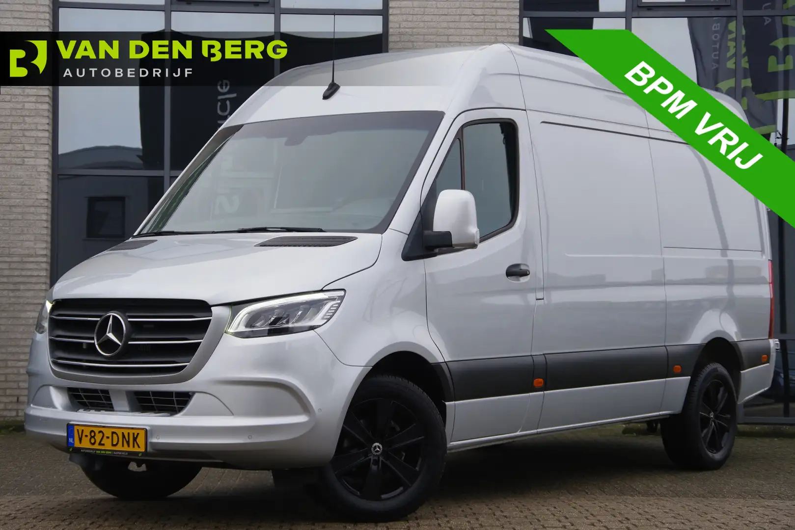 Mercedes-Benz Sprinter 319 3.0 CDI V6 L2H2 3-ZITS, LED, TREKHAAK, CAMERA, Grijs - 1