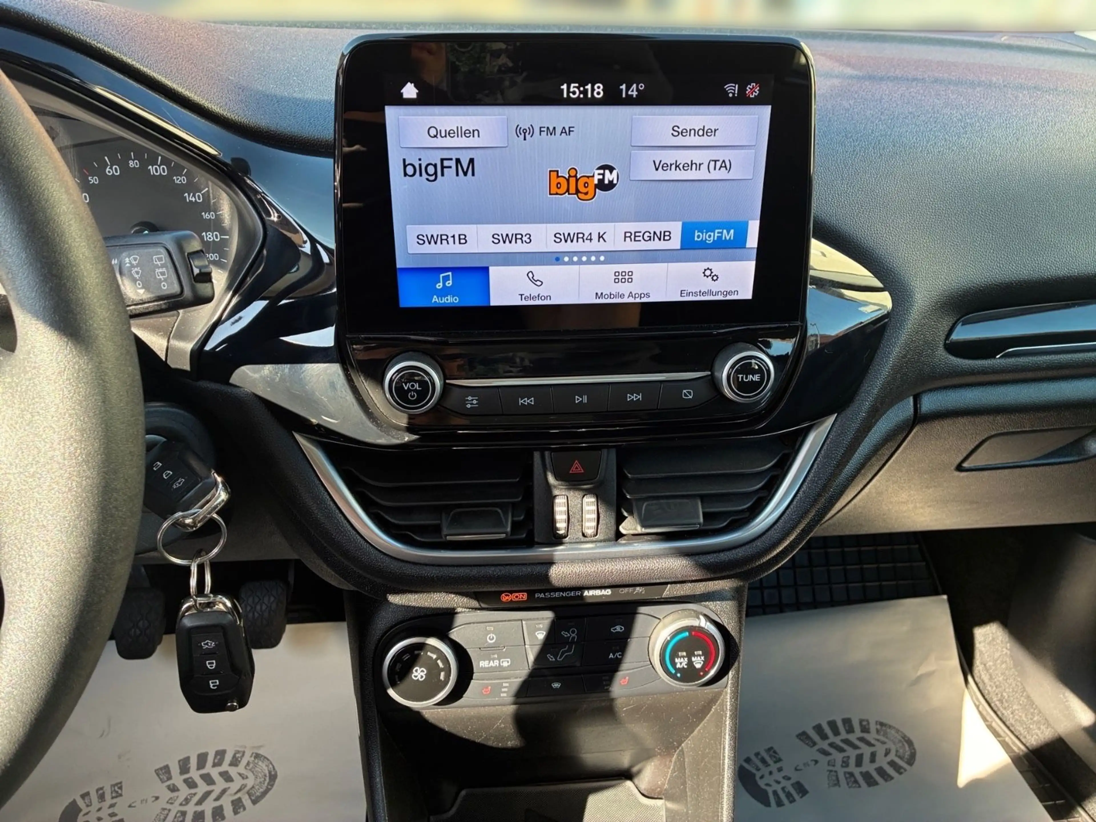 Ford Fiesta Cool & Connect Klima Kamera — photo 13