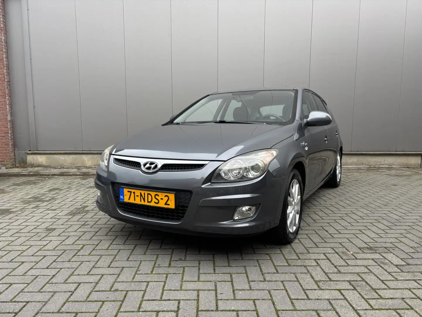 Hyundai i30 1.4i Blue Dynamic Grau - 1