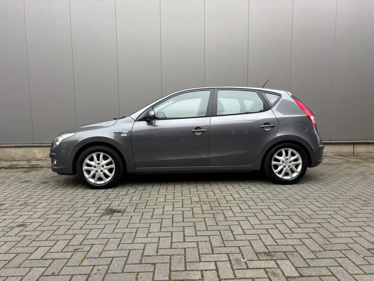 Hyundai i30 1.4i Blue Dynamic Grau - 2