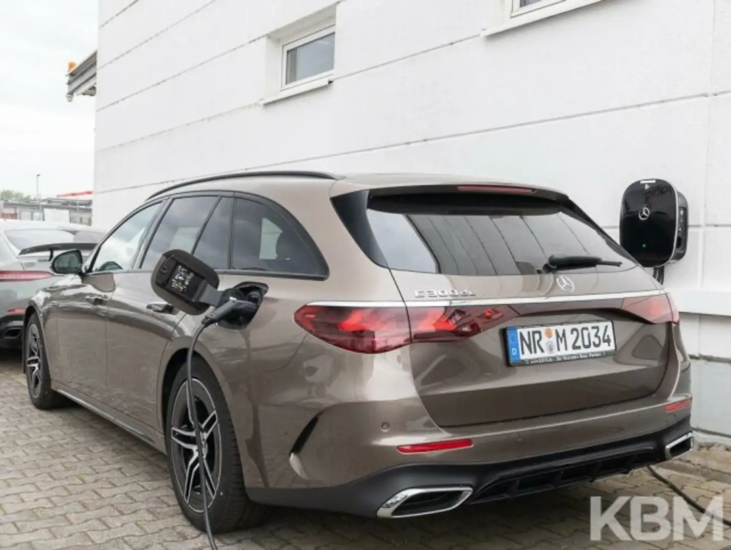 Mercedes-Benz E 300 E 300 de T AMG°NIGHT°PANO°AHK°BURM4D°MBUX°DISTR° Braun - 2