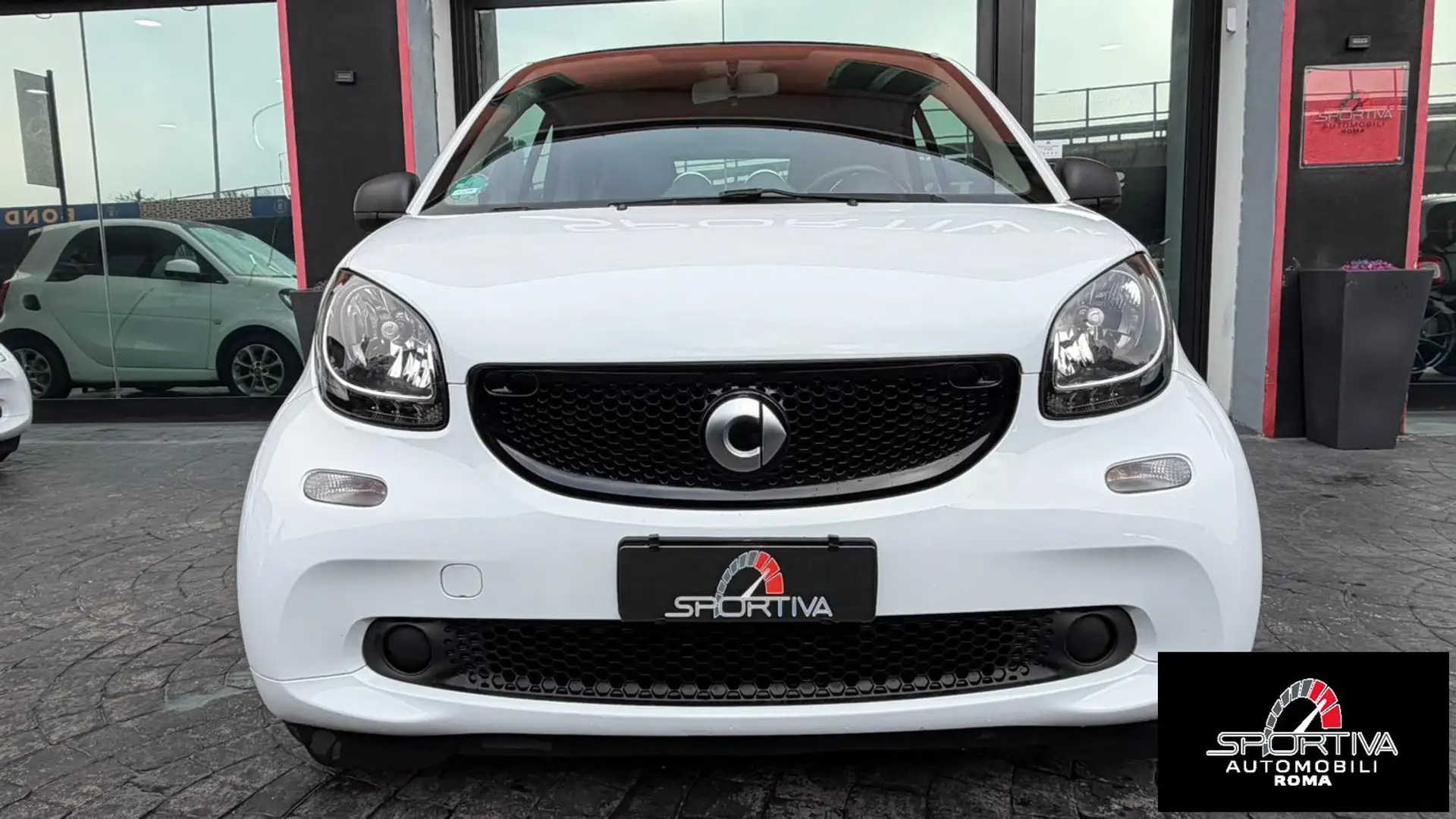 smart forTwo NAVI PELLE RATA MENSILE 225,00 EURO fortwo 70 1.0 Bianco - 2