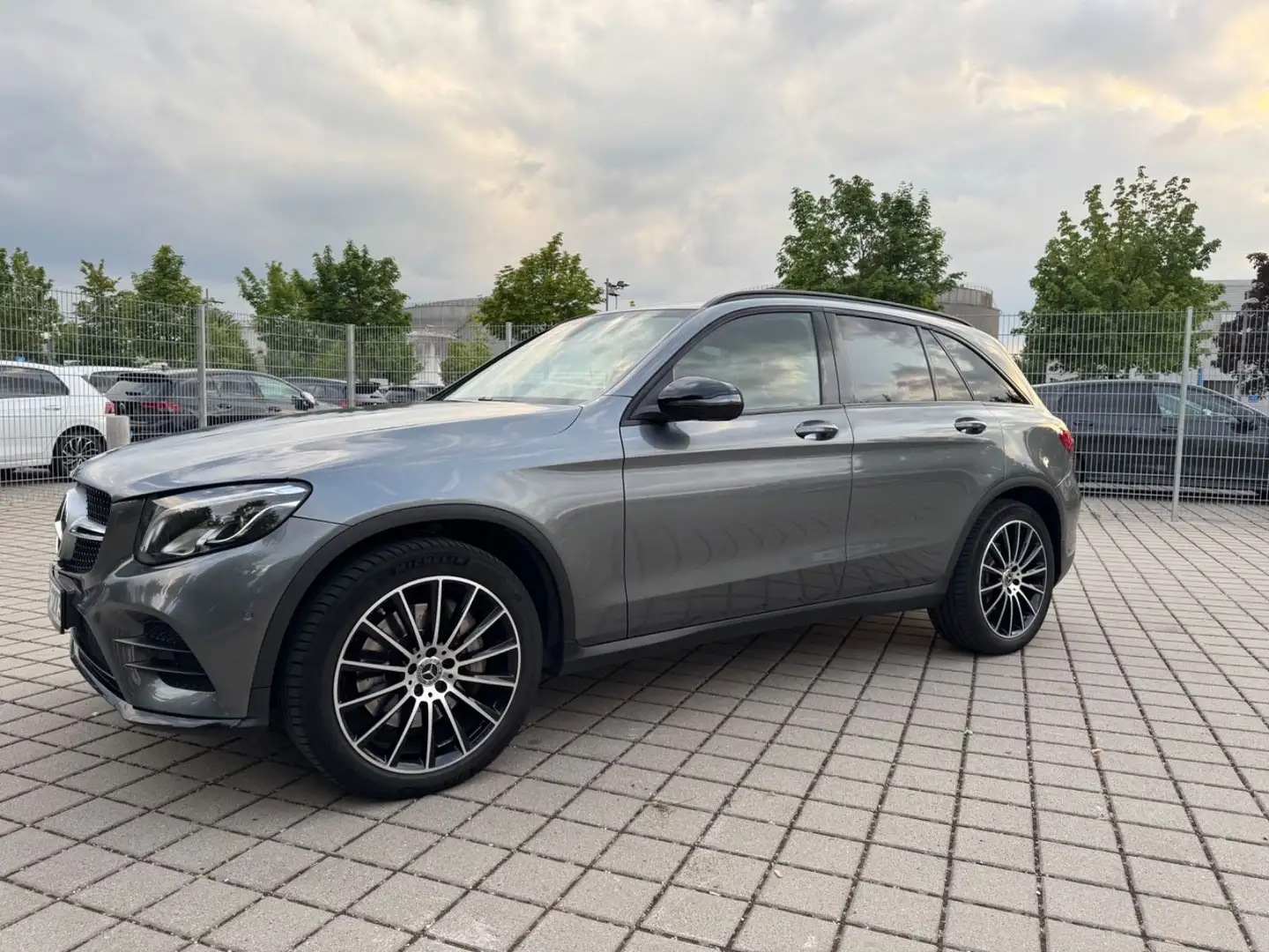 Mercedes-Benz GLC 250 d 4Matic/AMG/Nightpaket/Garantie Серый - 1