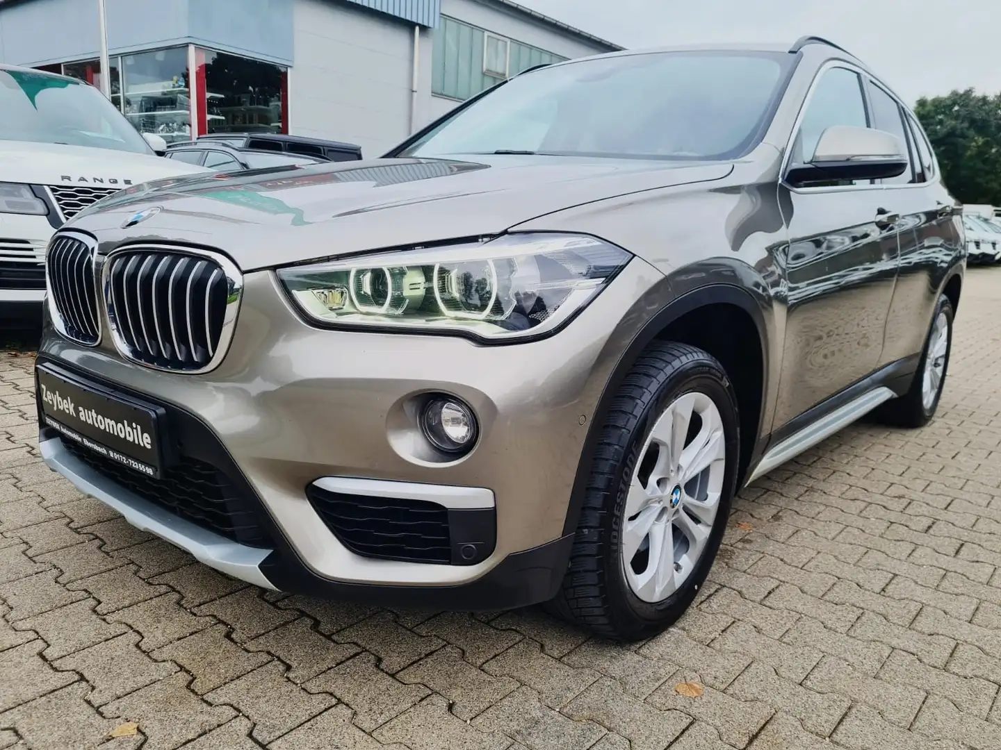 BMW X1 Baureihe X1 xDrive 18 d xLine Silber - 1
