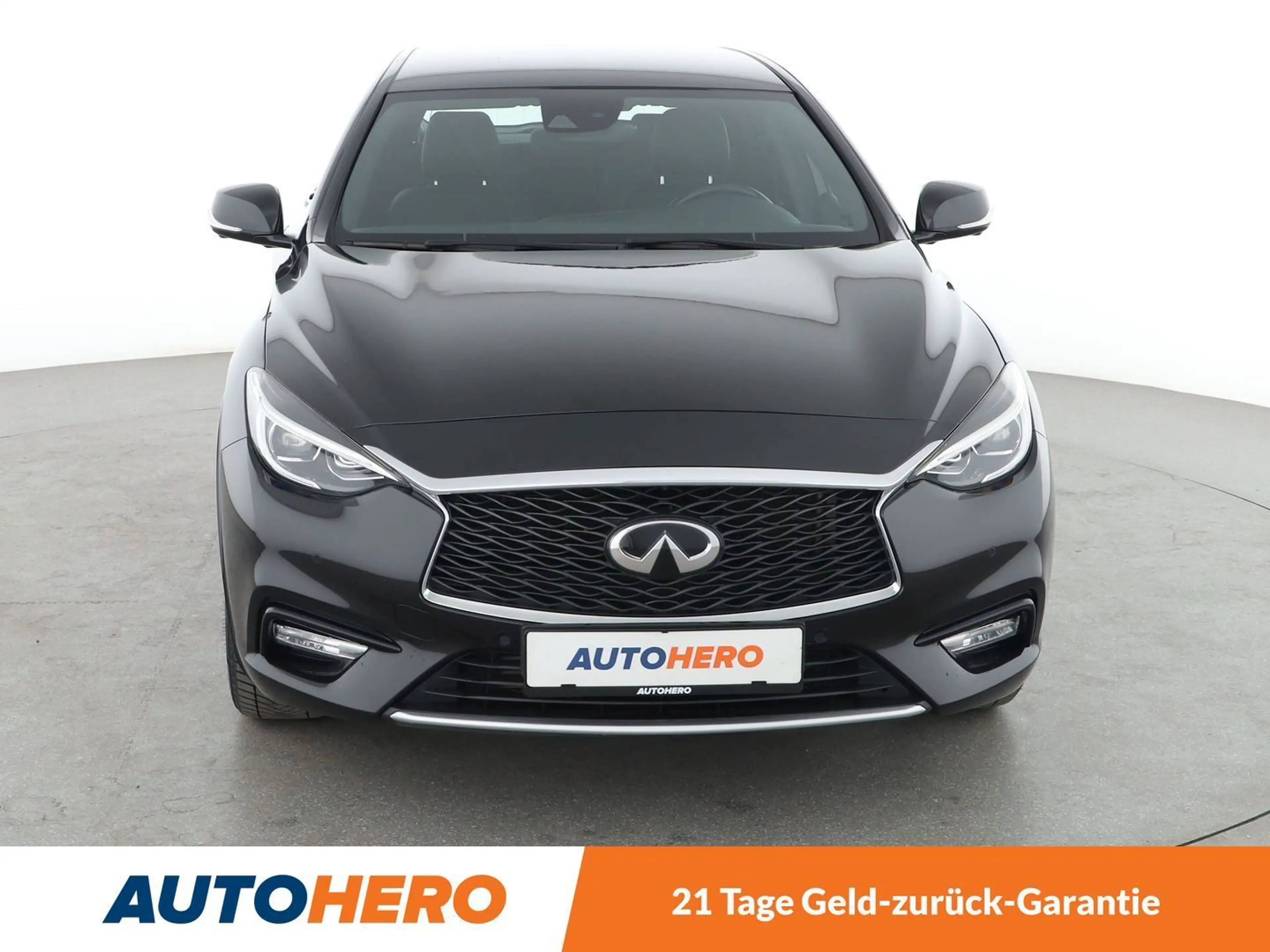 Infiniti Q30 1.6 Luxe Tech Aut*NAVI*TEMPO*PDC*SHZ*KLIMA* — photo 9