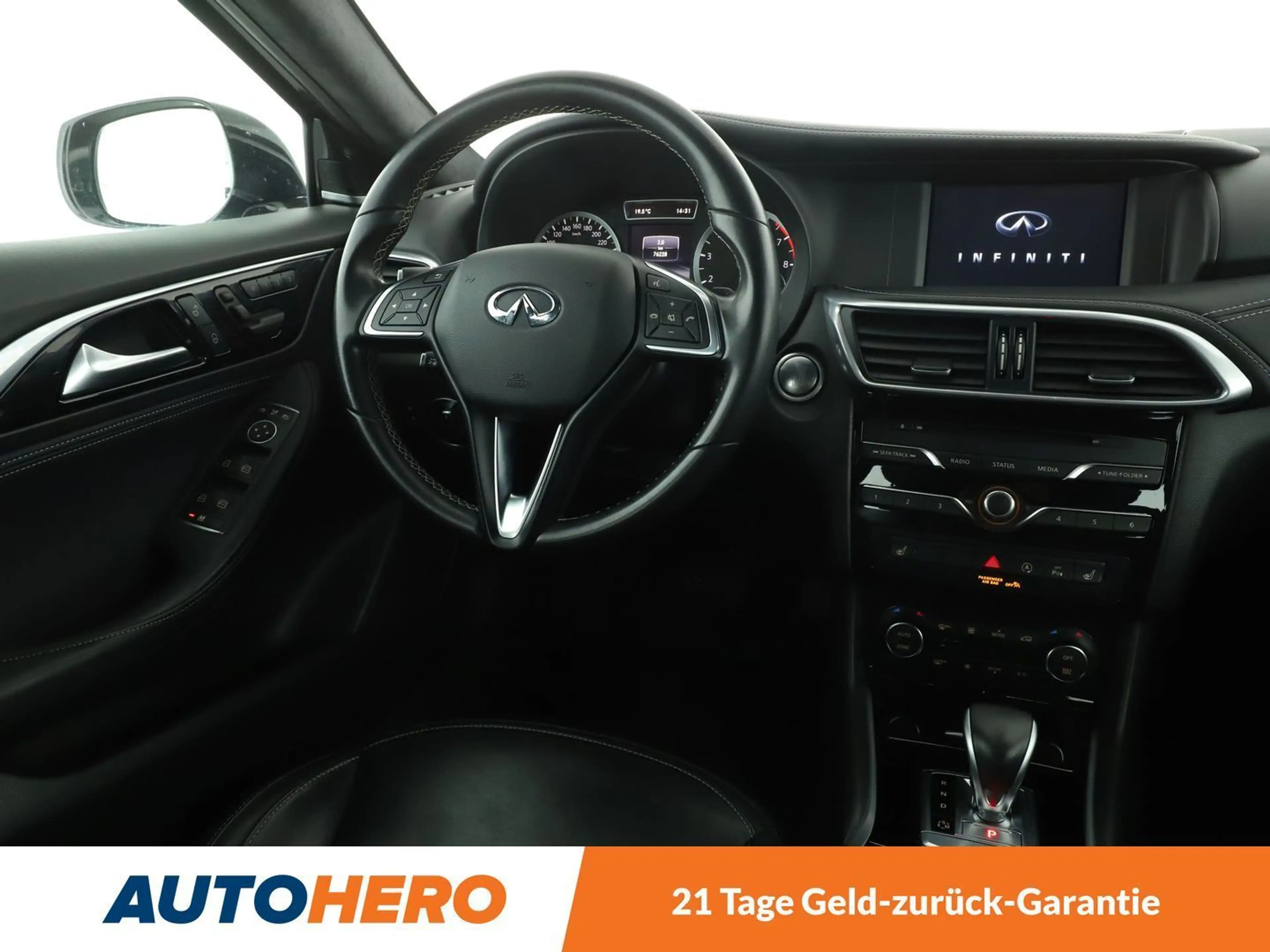 Infiniti Q30 1.6 Luxe Tech Aut*NAVI*TEMPO*PDC*SHZ*KLIMA* — photo 13