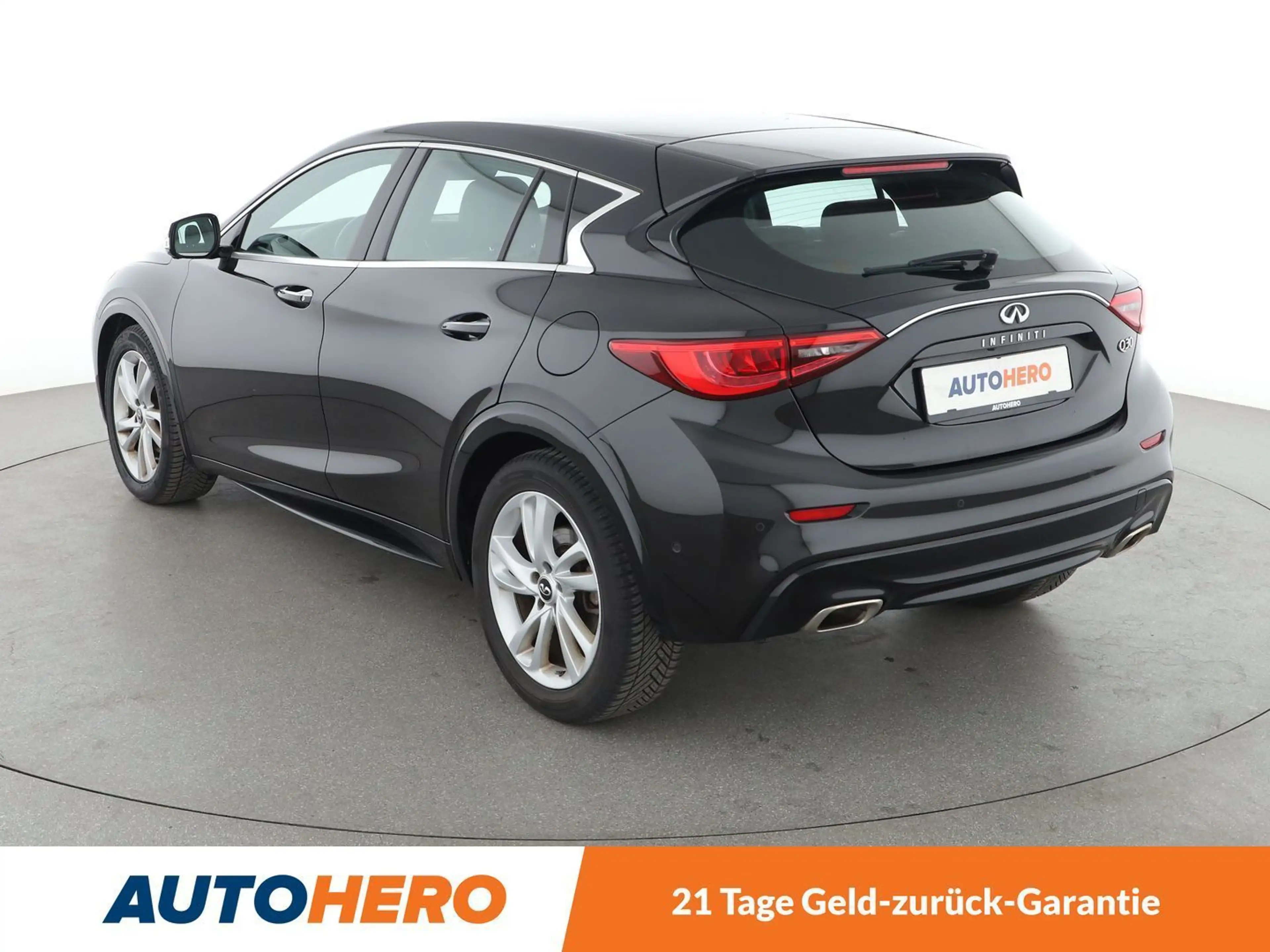 Infiniti Q30 1.6 Luxe Tech Aut*NAVI*TEMPO*PDC*SHZ*KLIMA* — photo 4