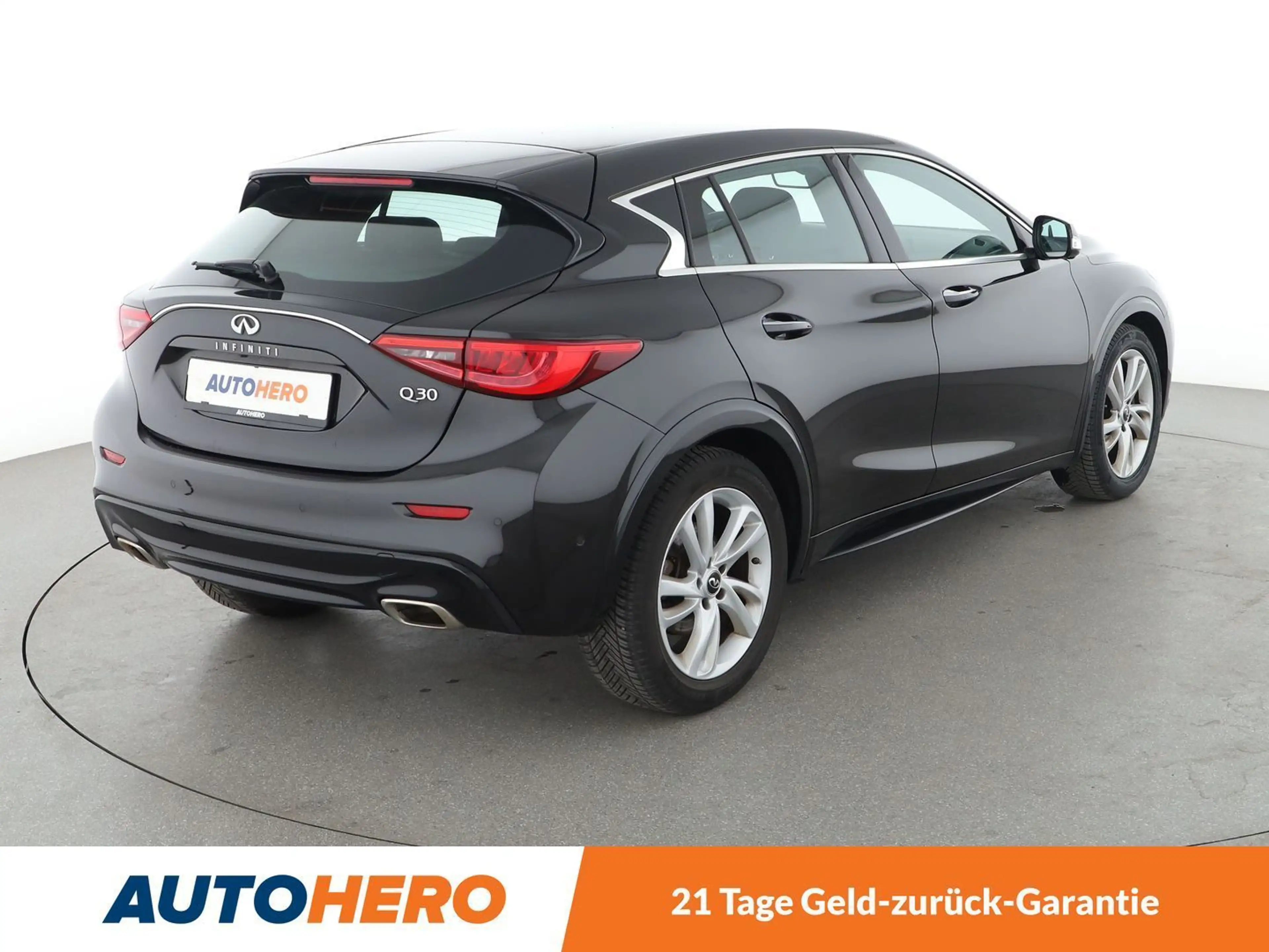 Infiniti Q30 1.6 Luxe Tech Aut*NAVI*TEMPO*PDC*SHZ*KLIMA* — photo 6