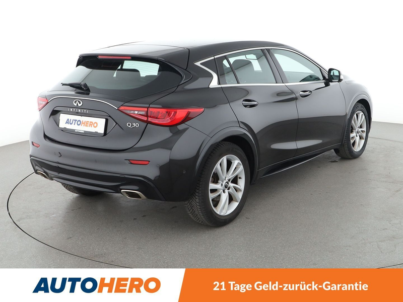 Infiniti Q30 1.6 Luxe Tech Aut*NAVI*TEMPO*PDC*SHZ*KLIMA* — photo 6