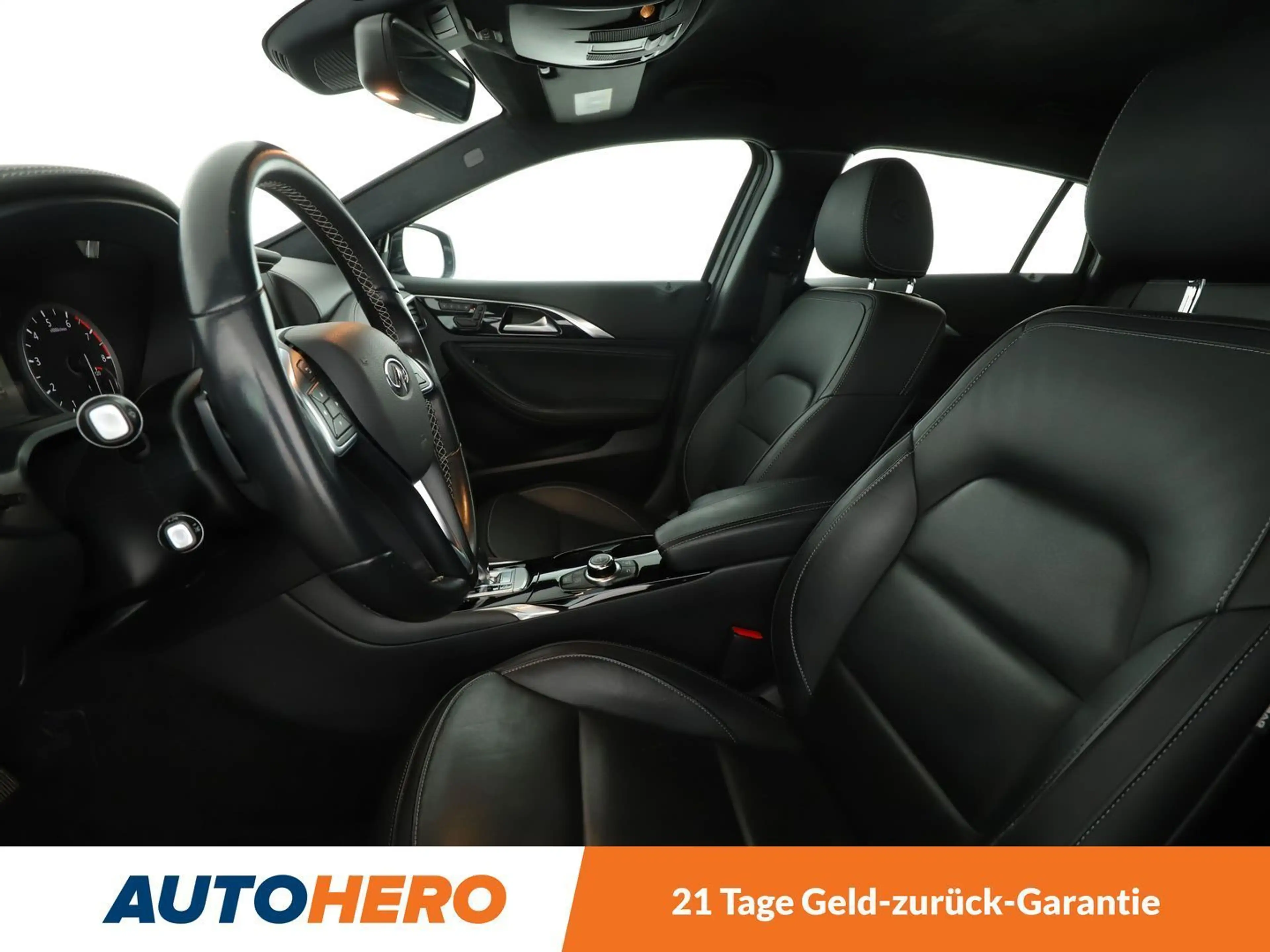 Infiniti Q30 1.6 Luxe Tech Aut*NAVI*TEMPO*PDC*SHZ*KLIMA* — photo 10