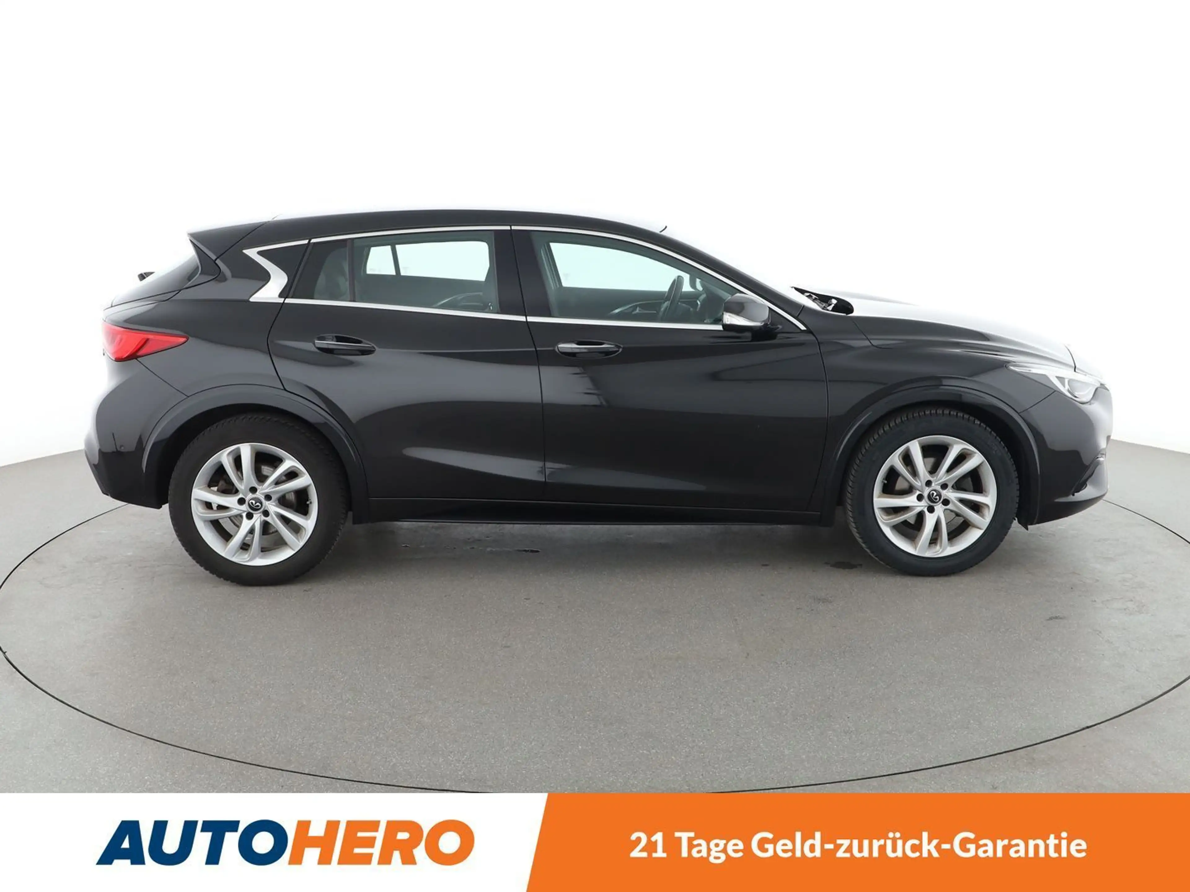 Infiniti Q30 1.6 Luxe Tech Aut*NAVI*TEMPO*PDC*SHZ*KLIMA* — photo 7