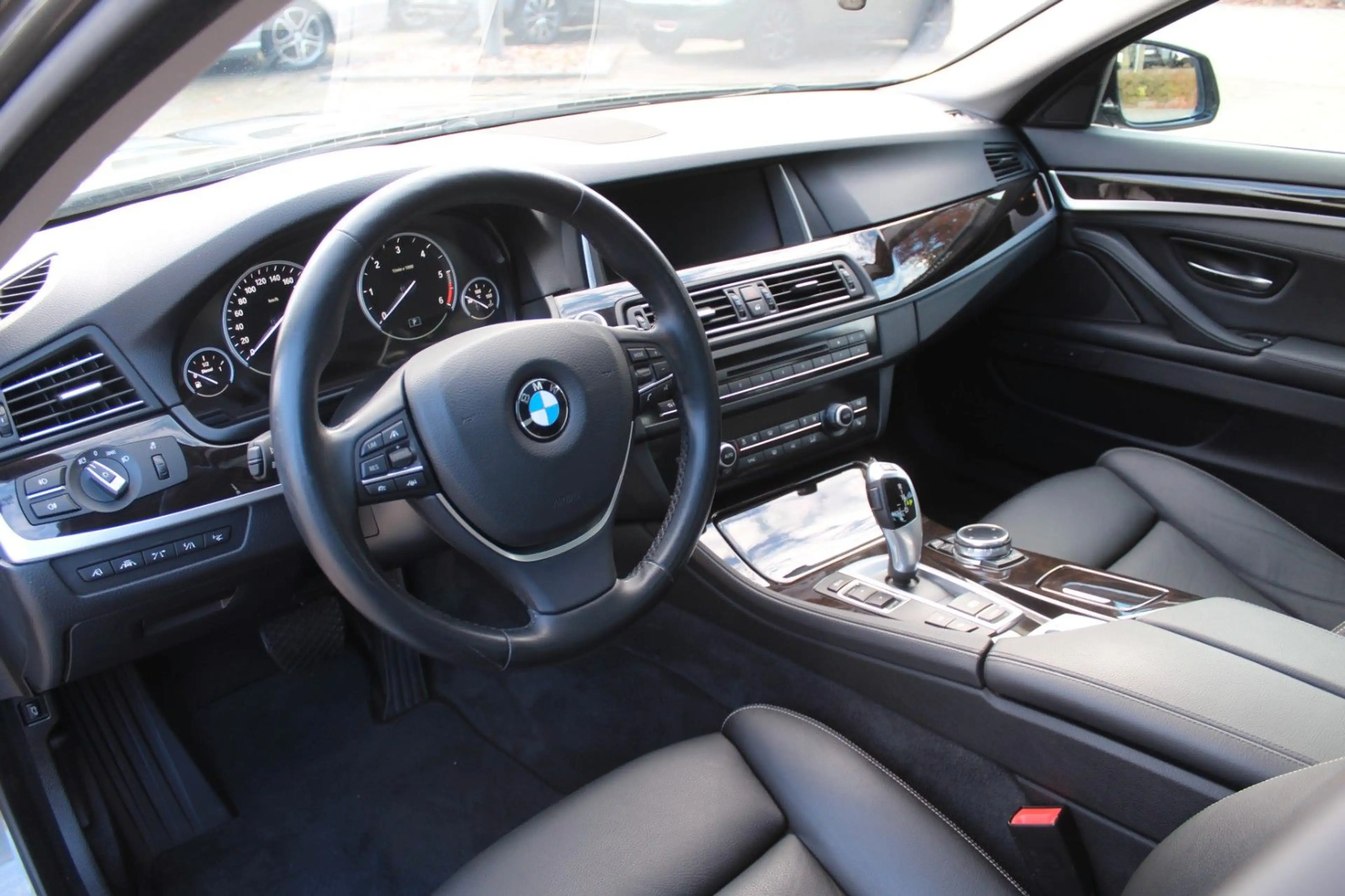 BMW 530 d Limousine Automatik Luxury Line — photo 10