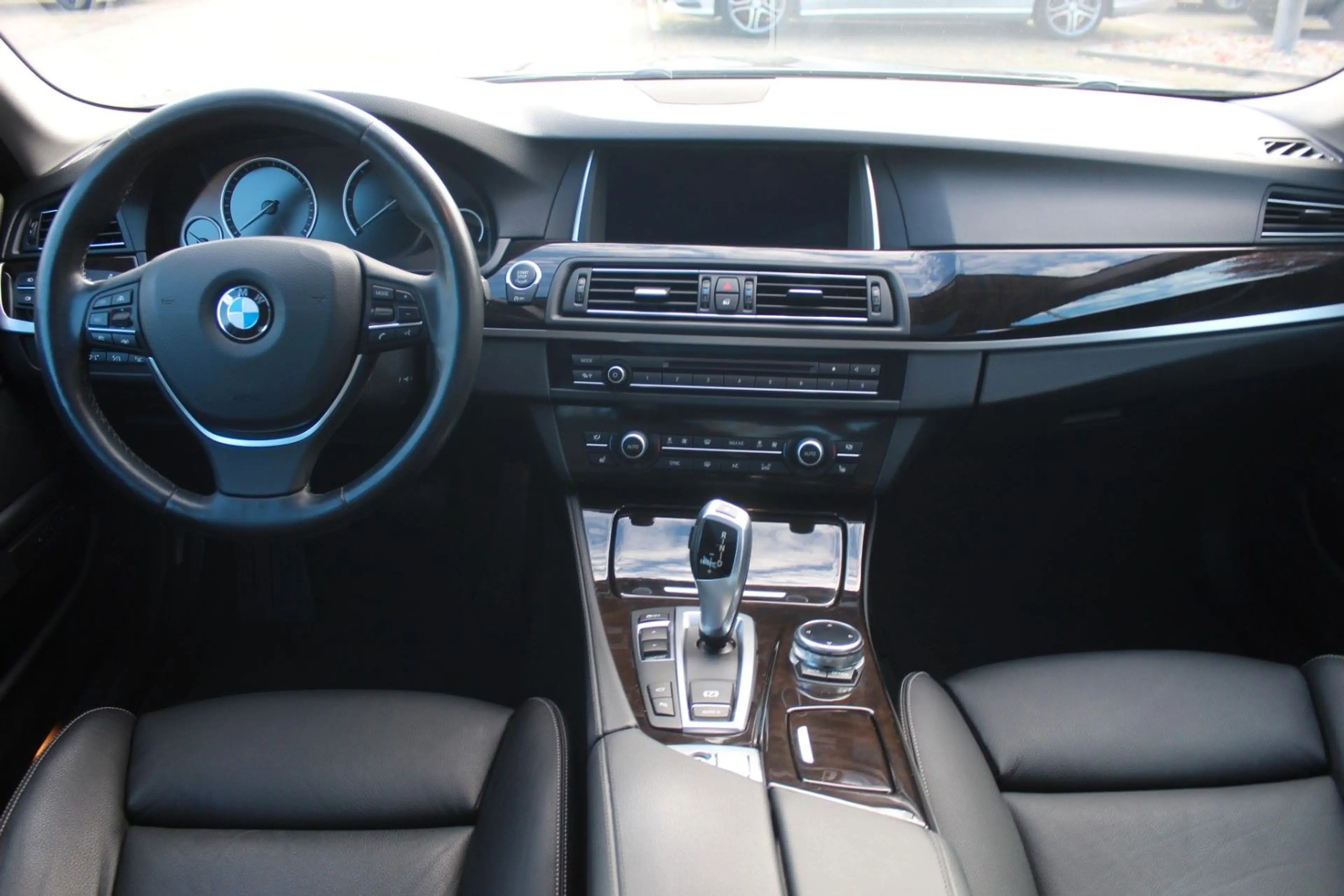 BMW 530 d Limousine Automatik Luxury Line — photo 9