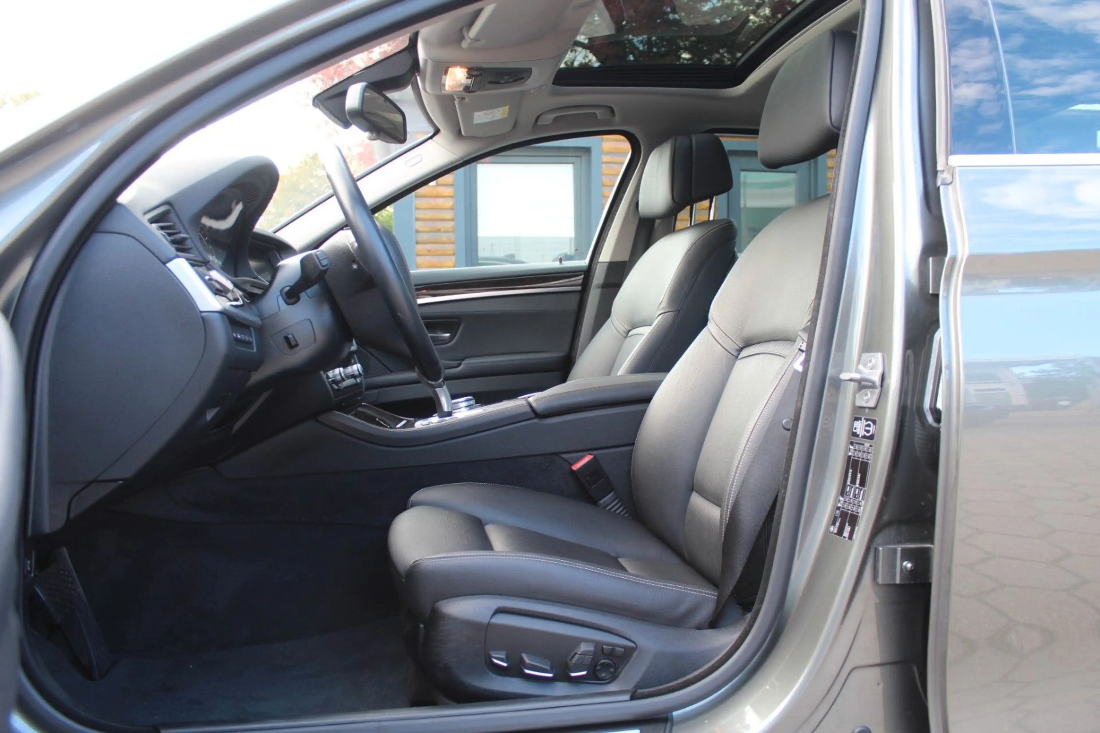 BMW 530 d Limousine Automatik Luxury Line — photo 12