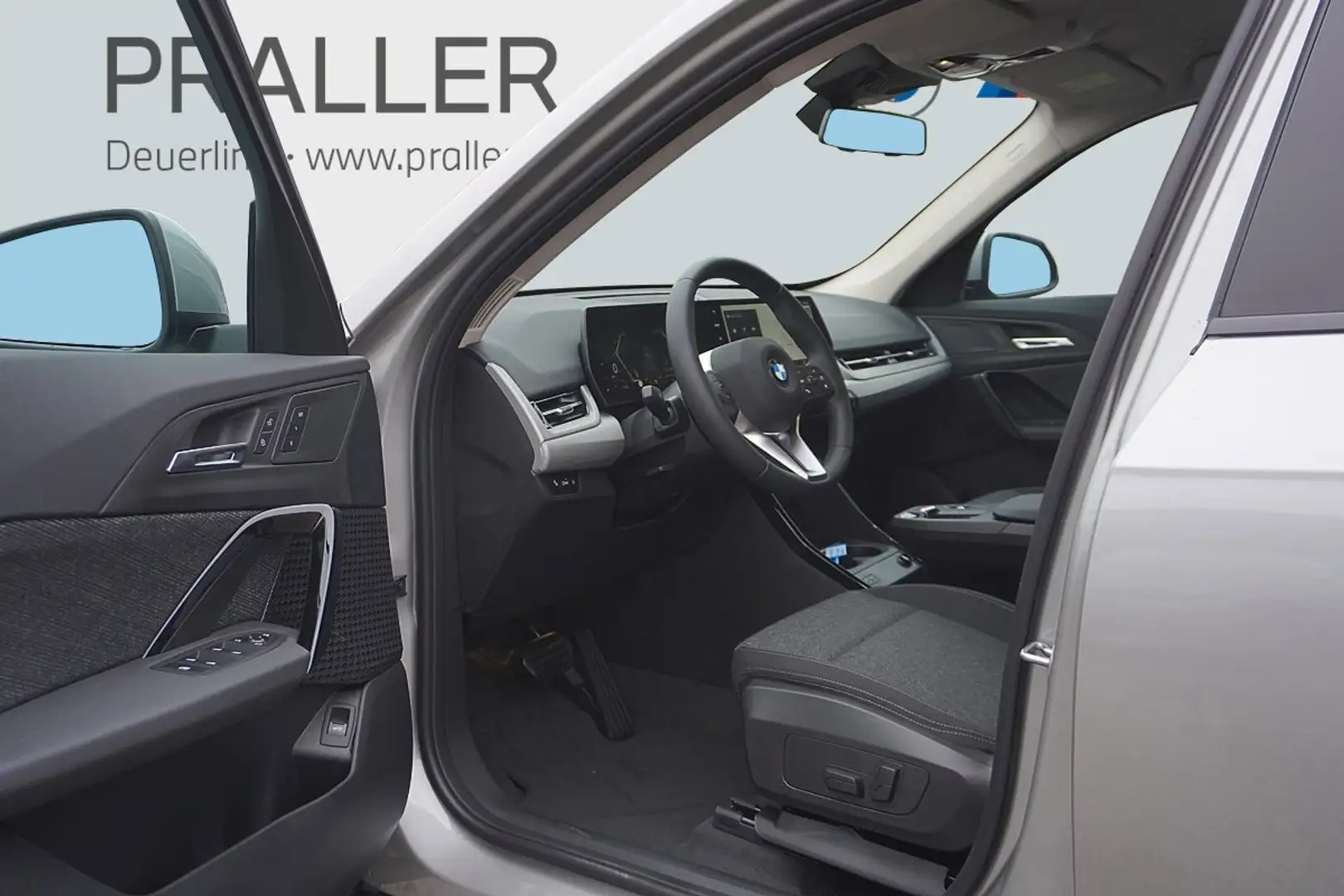 BMW X1 sDrive20i Automatik eSitze AHK Kamera LED DAB Sitz Silber - 2