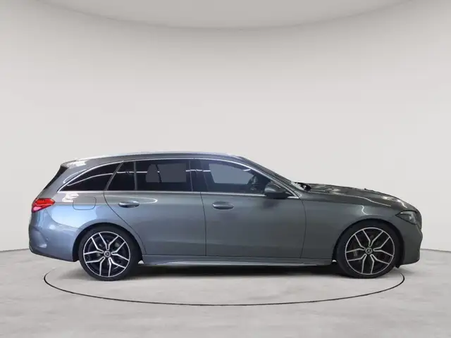 Mercedes-Benz C-Class view 3
