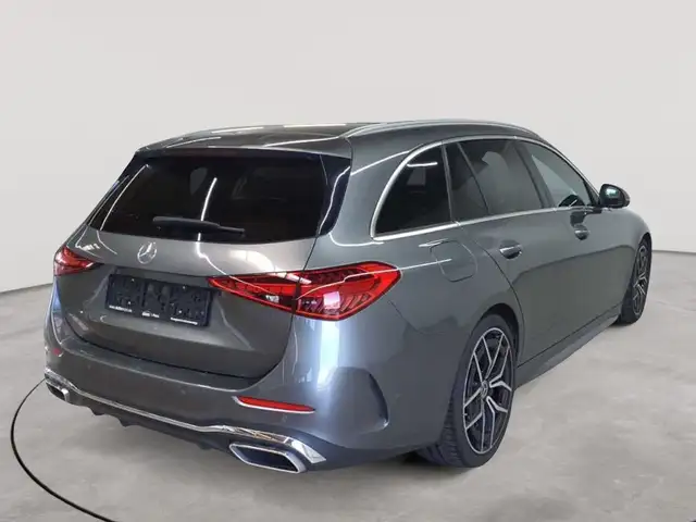 Mercedes-Benz C-Class view 4