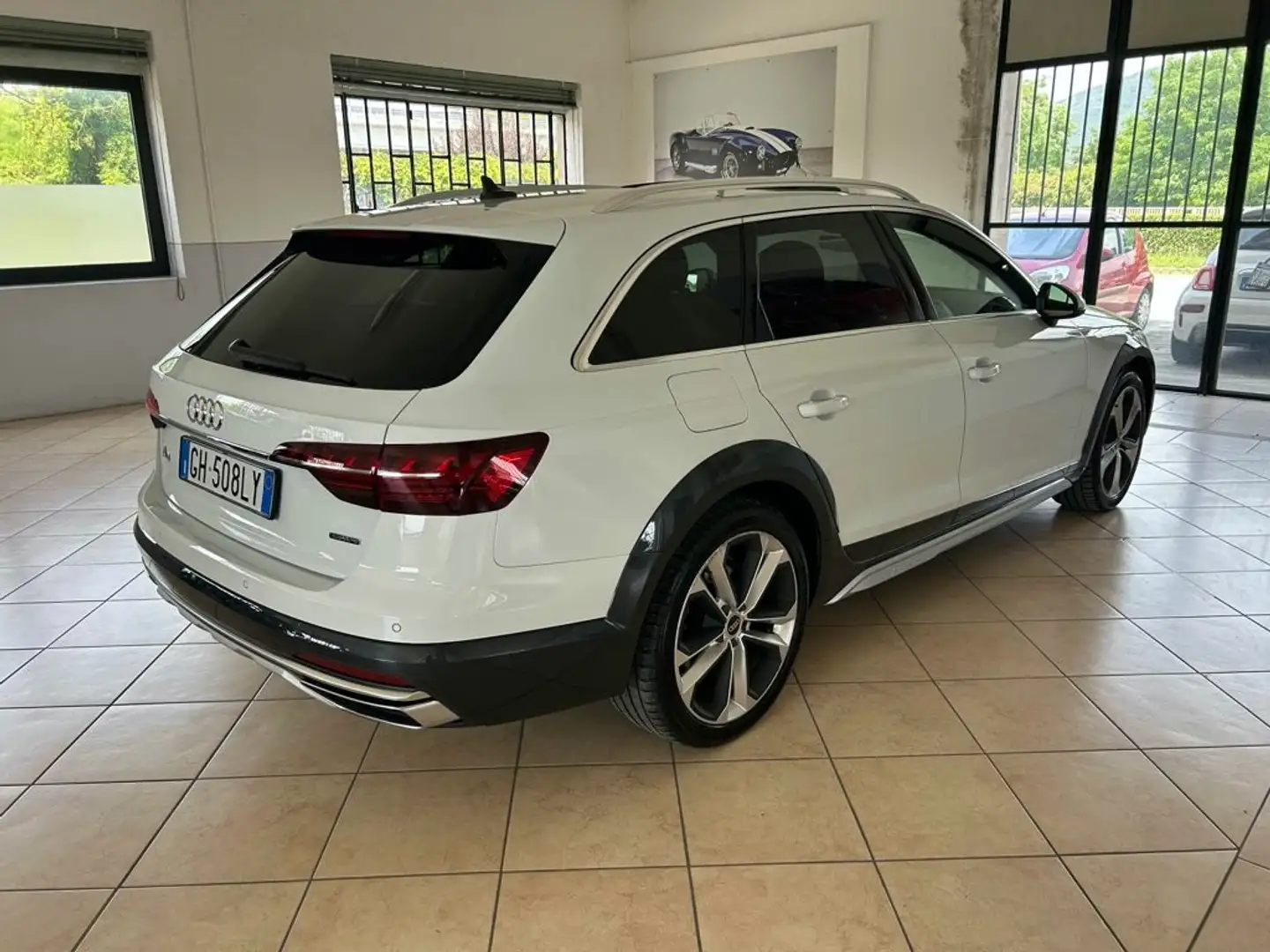 Audi A4 allroad 40 TDI 204 CV S tronic Identity Contrast Bianco - 2
