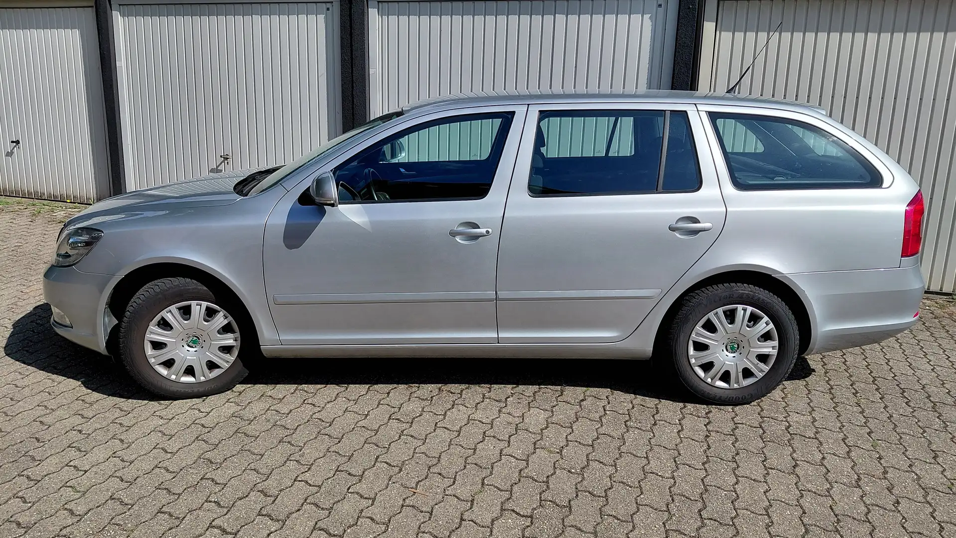 Skoda Octavia Octavia II Combi Combi 1.2 TSI Ambiente Silber - 1