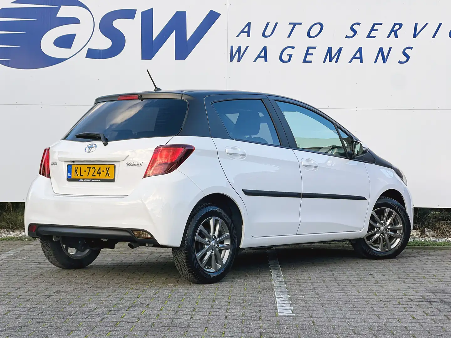 Toyota Yaris 1.3 VVT-i Trend Bi-Tone | Navi | Camera | Cruise | Wit - 2