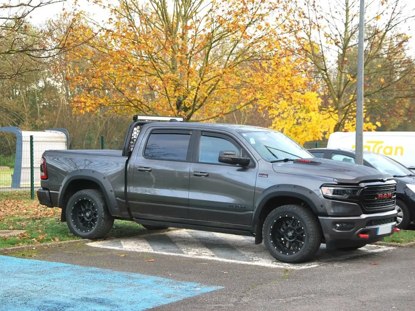 Dodge RAM 5.7 LIMITED Gris - 2
