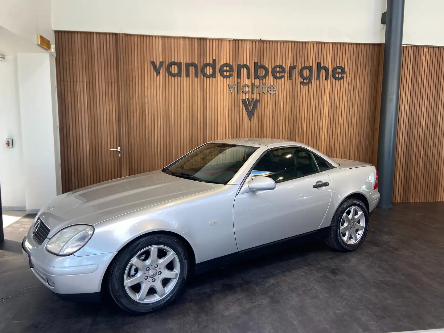 Mercedes-Benz SLK 200 airco leder als nieuw! bijna oldtimer! Plateado - 2