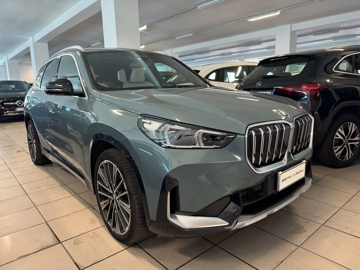 BMW iX1 xDrive 30 Grigio - 2